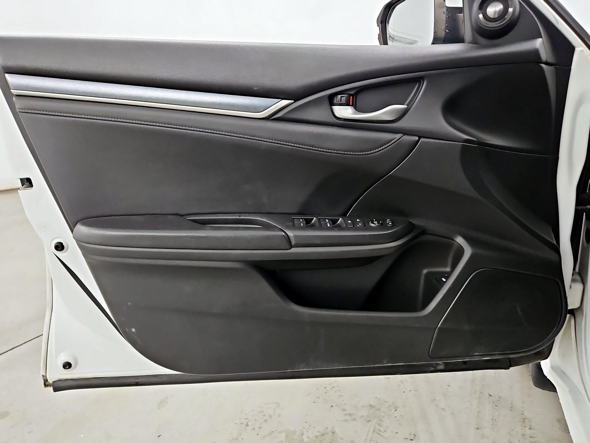 Thumbnail: 2016 Honda Civic - 12