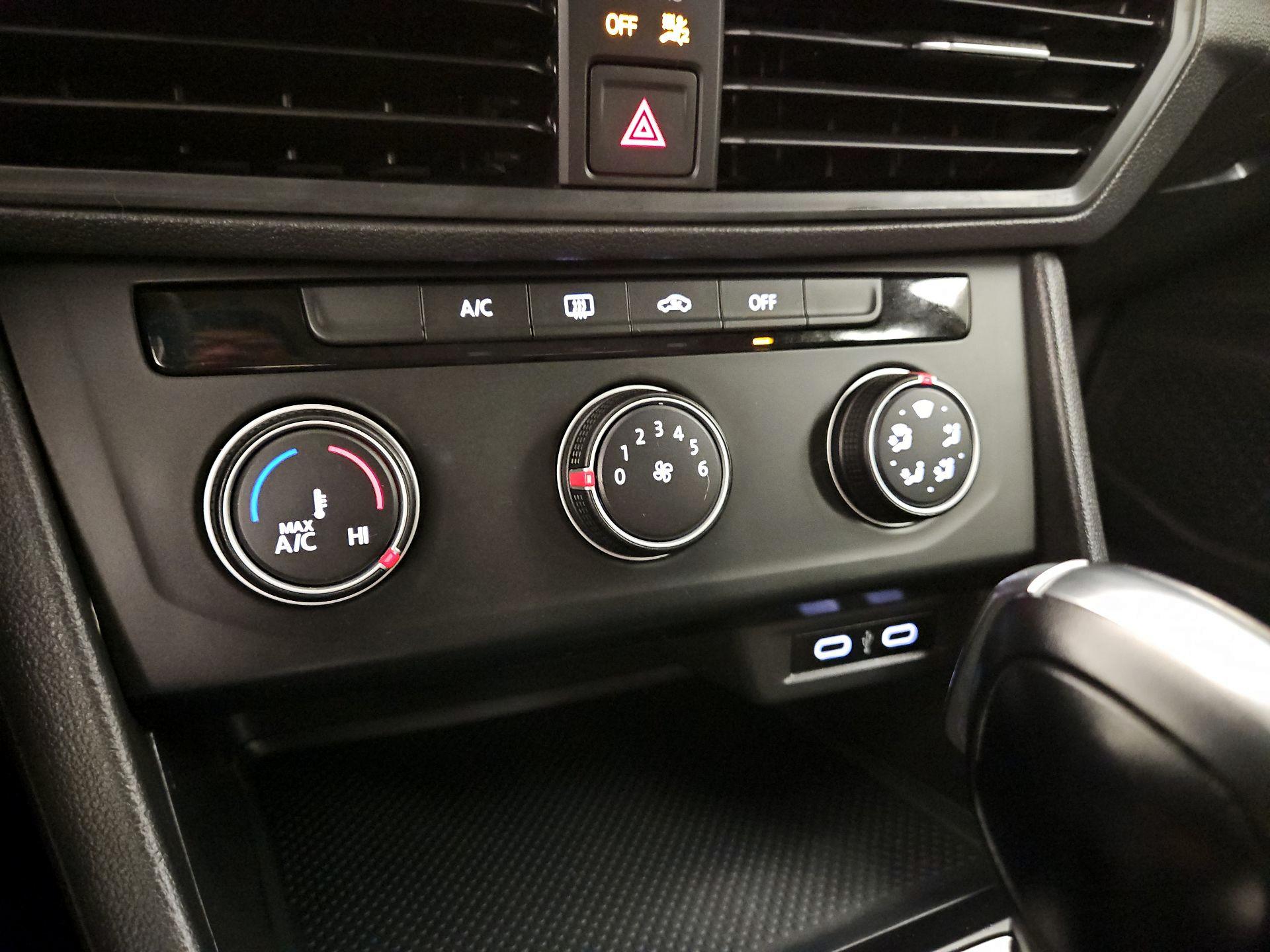 Thumbnail: 2021 Volkswagen Jetta - 16