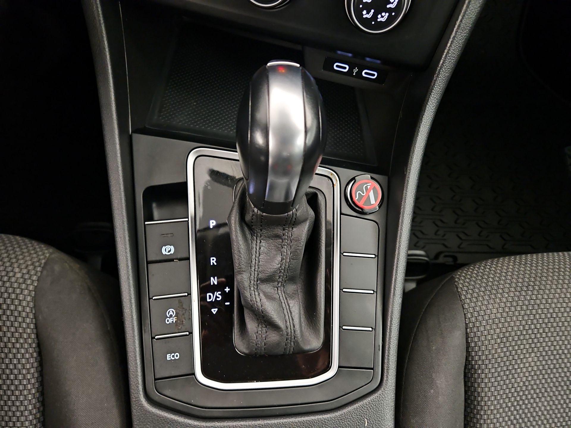 Thumbnail: 2021 Volkswagen Jetta - 17