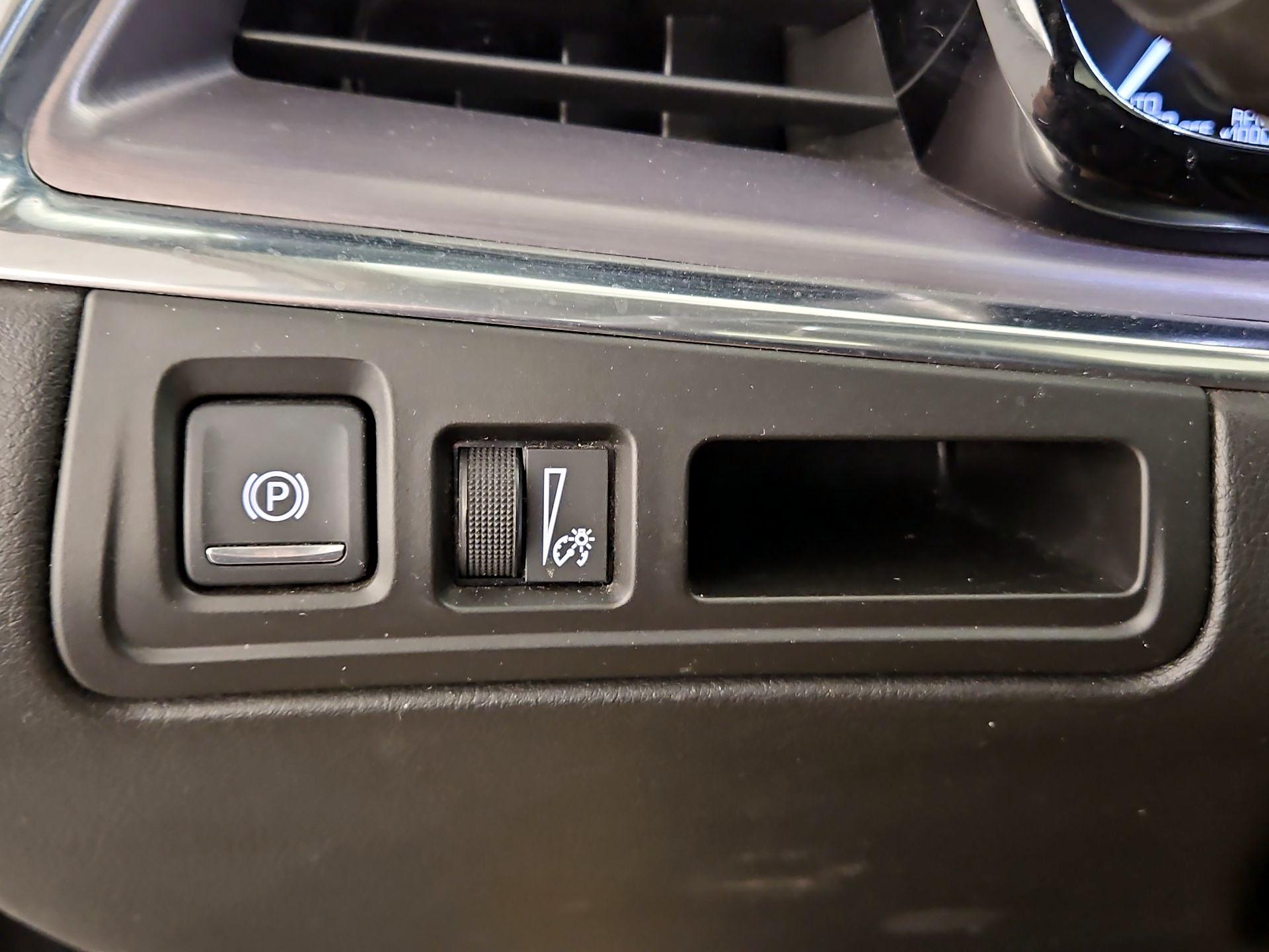 Thumbnail: 2017 Cadillac XT5 - 13