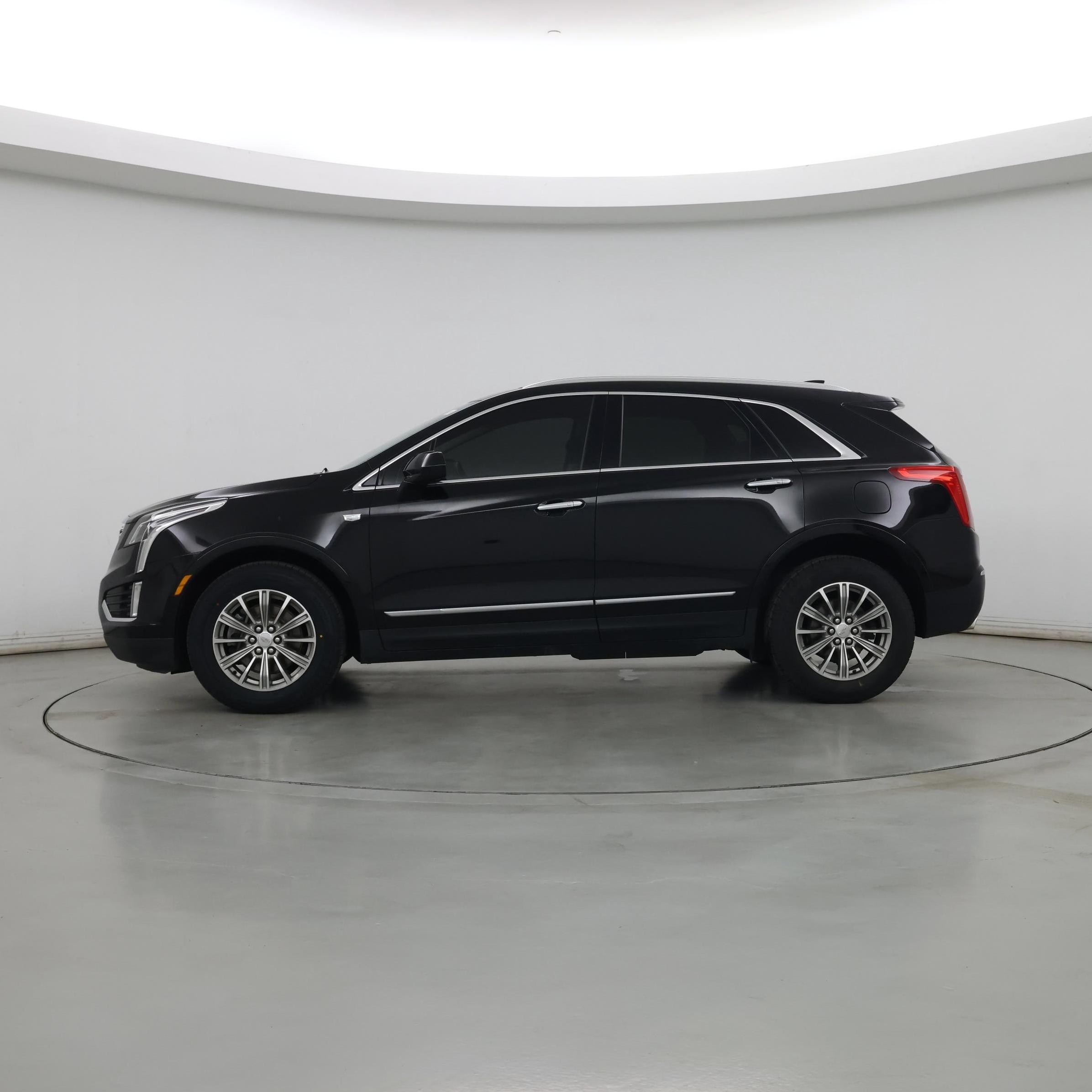 Thumbnail: 2017 Cadillac XT5 - 3