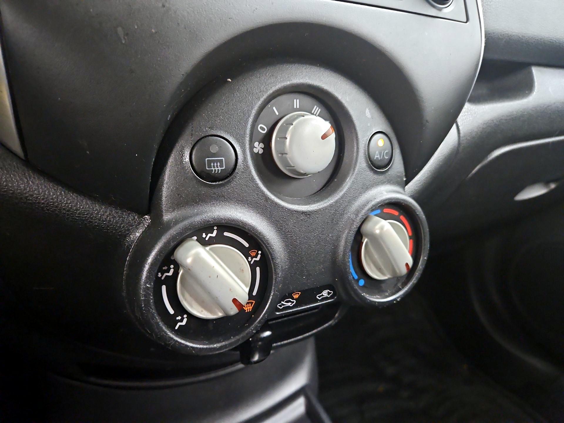 Thumbnail: 2014 Nissan Versa Note - 15