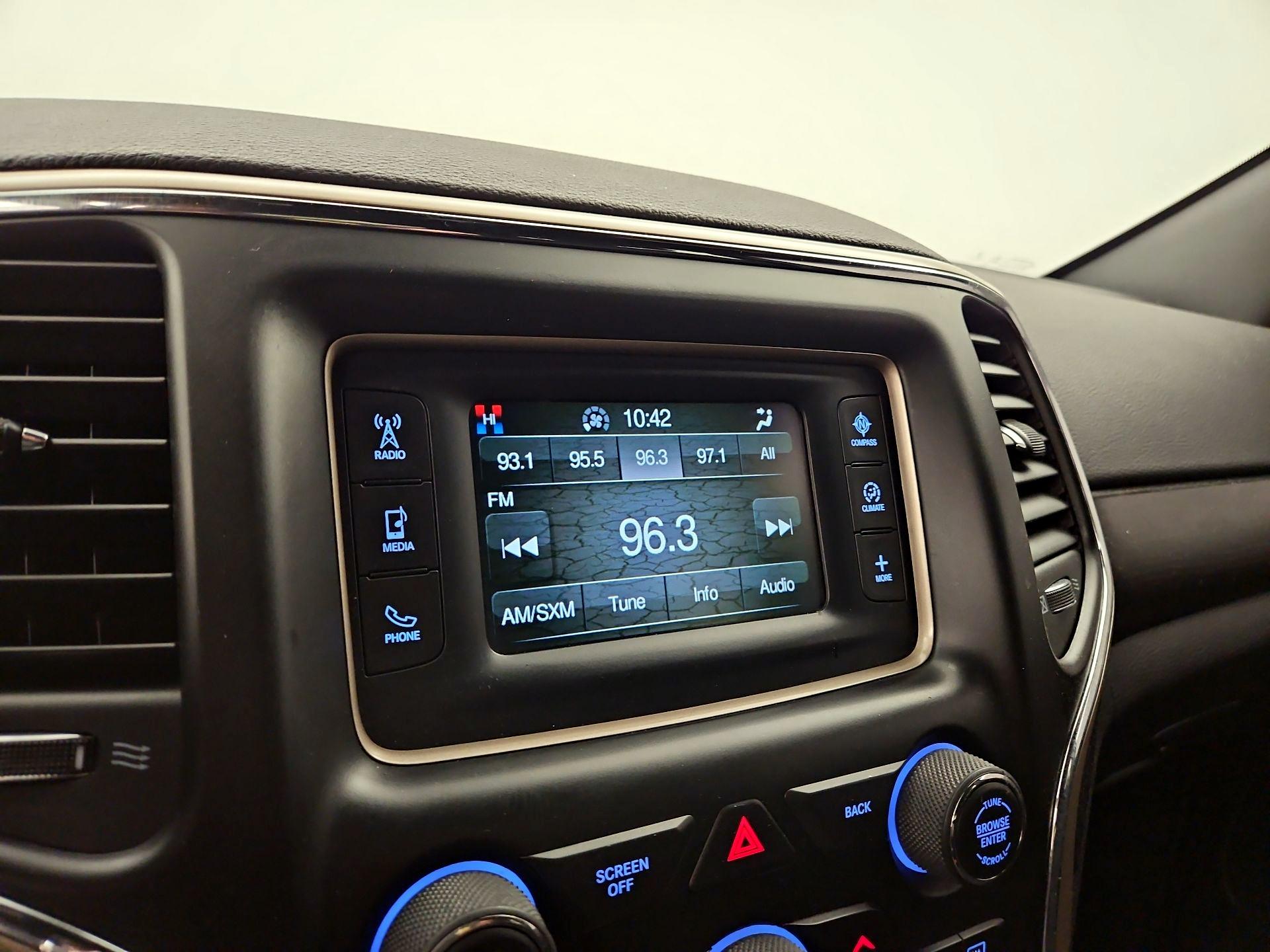 Thumbnail: 2015 Jeep Grand Cherokee - 14