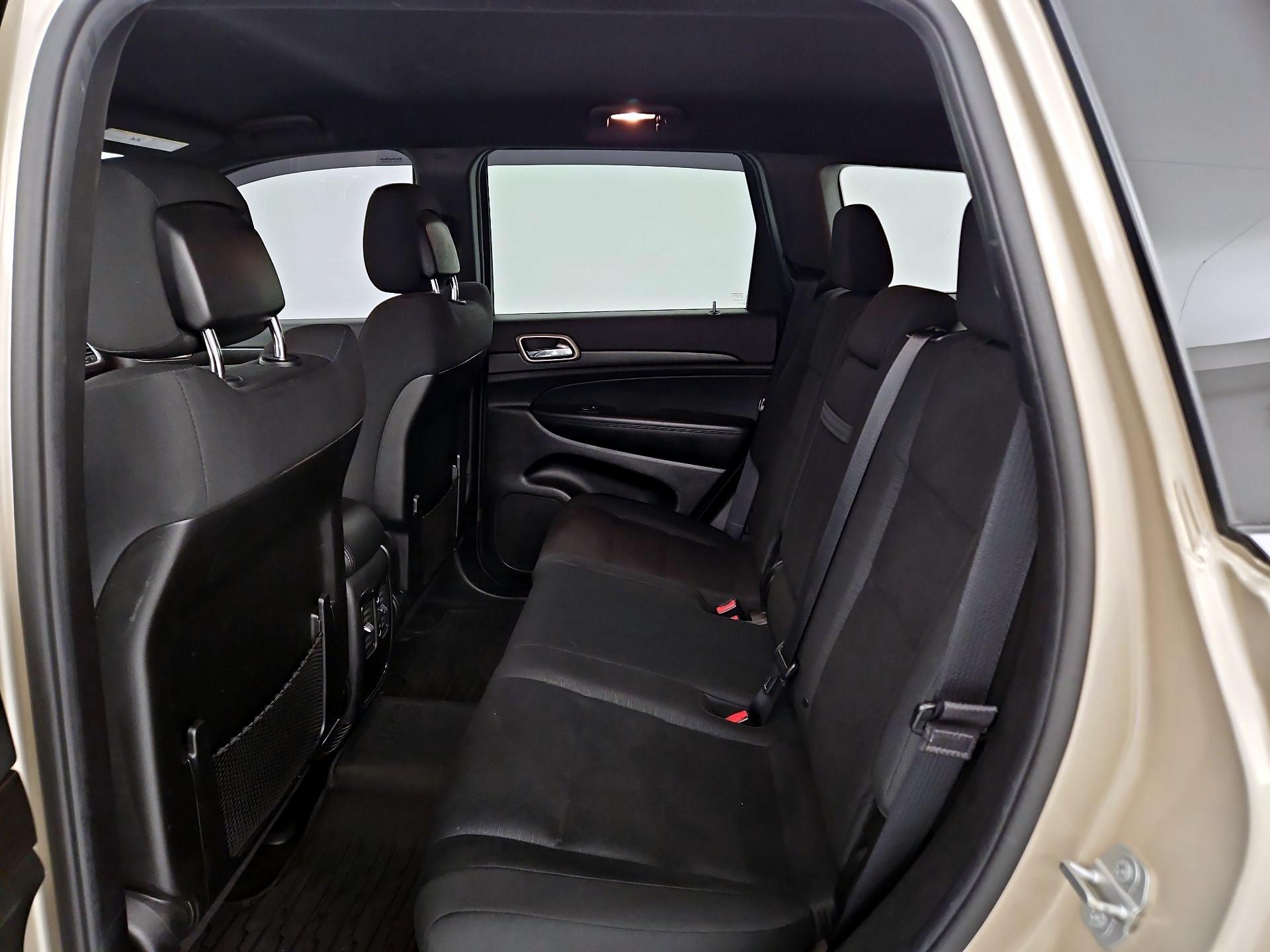 Thumbnail: 2015 Jeep Grand Cherokee - 18