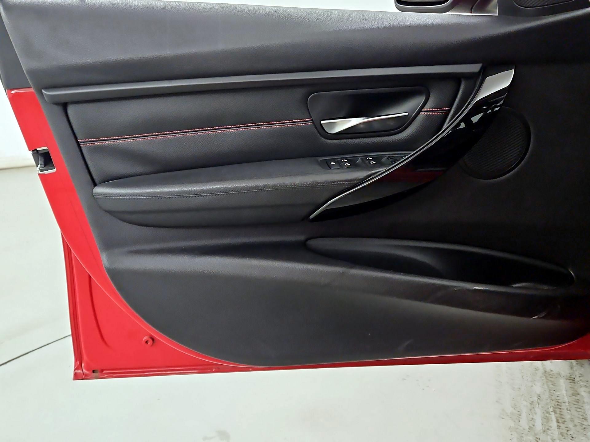 Thumbnail: 2015 BMW 3 Series - 12