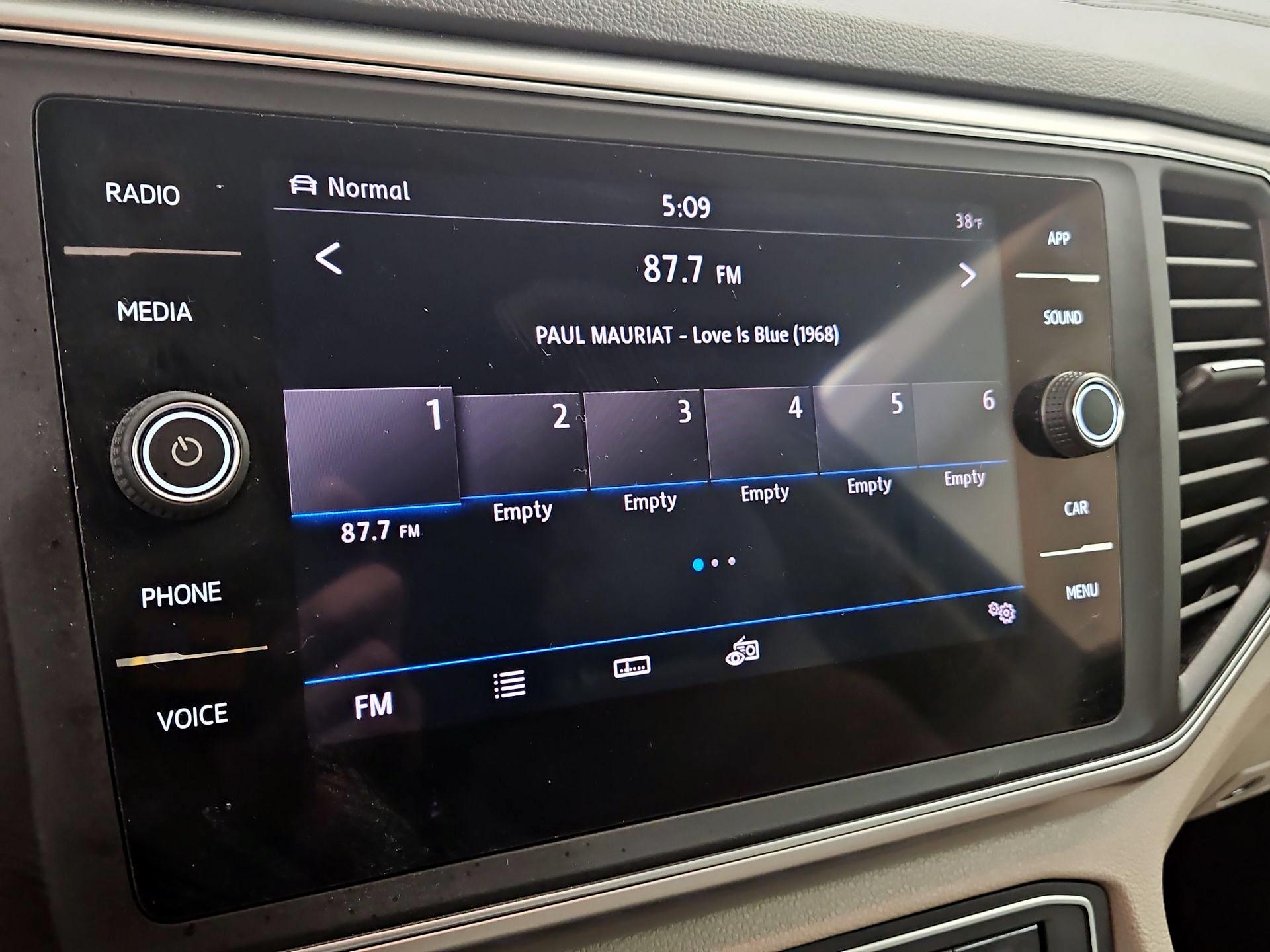 Thumbnail: 2018 Volkswagen Atlas - 15