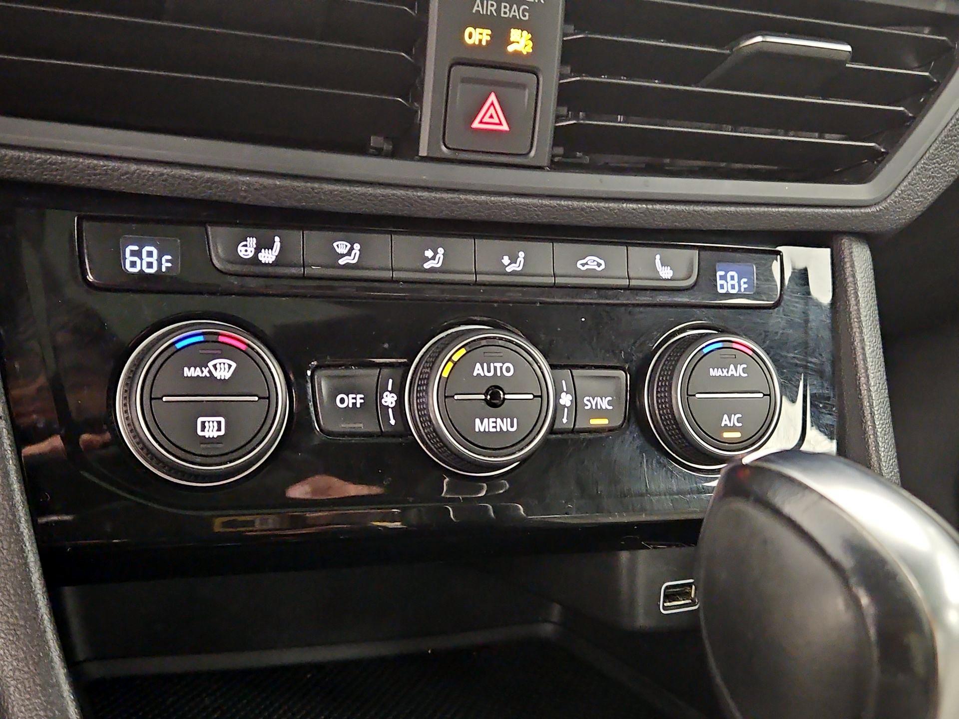 Thumbnail: 2019 Volkswagen Jetta - 16