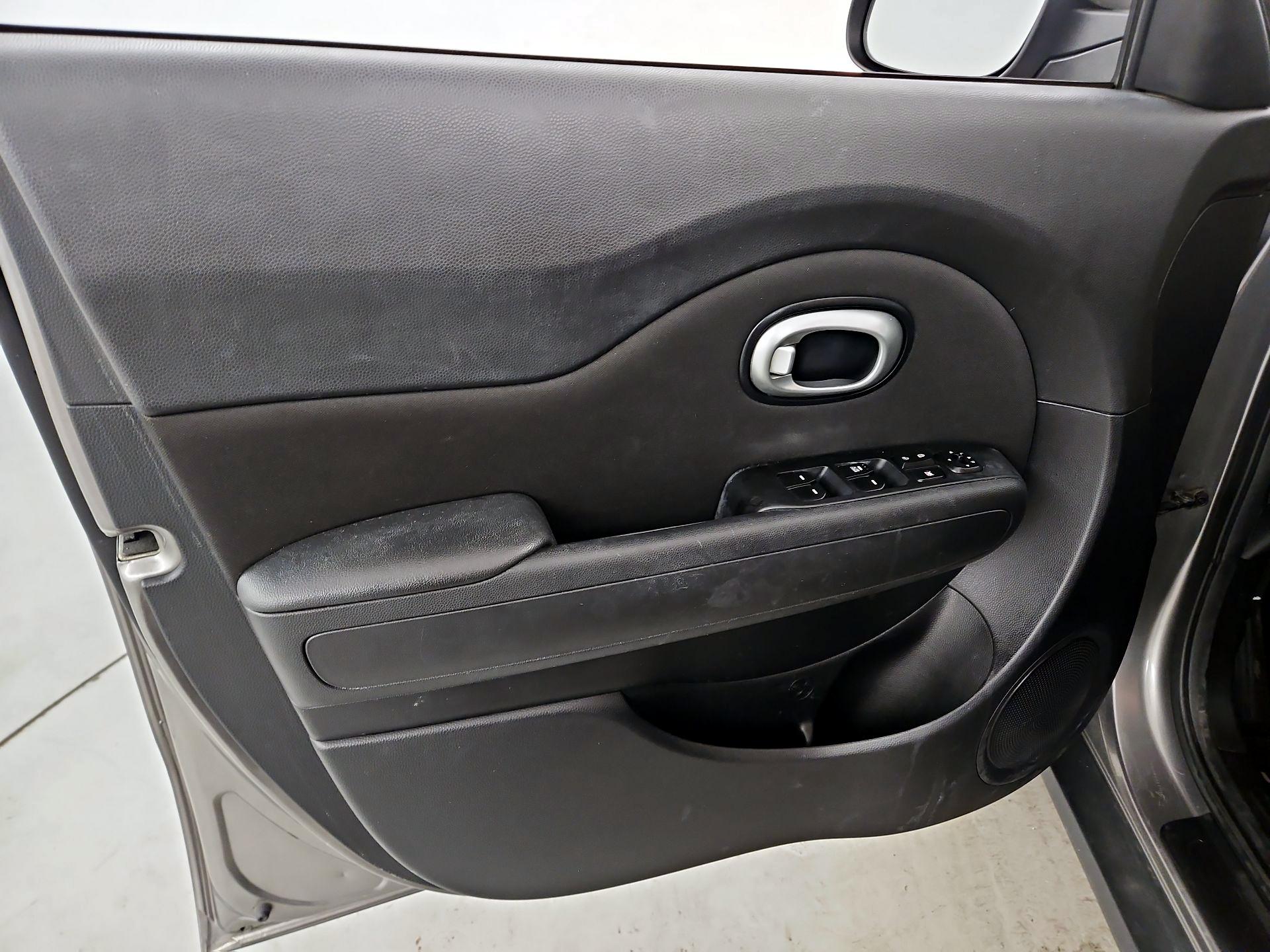 Thumbnail: 2016 Kia Soul - 12