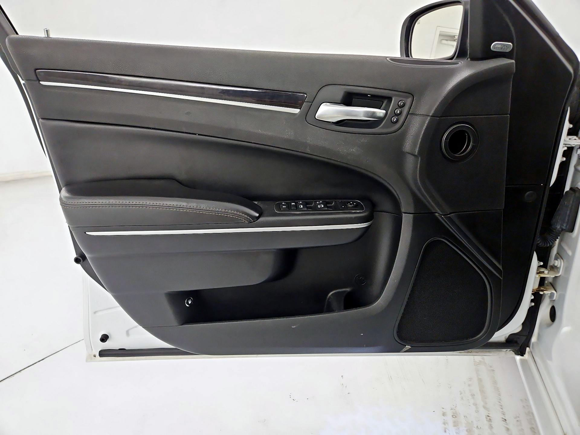 Thumbnail: 2019 Chrysler 300 - 12