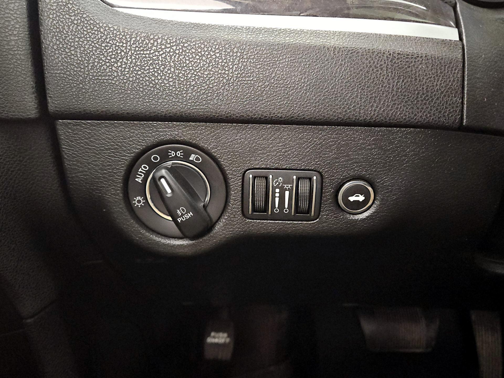 Thumbnail: 2019 Chrysler 300 - 13