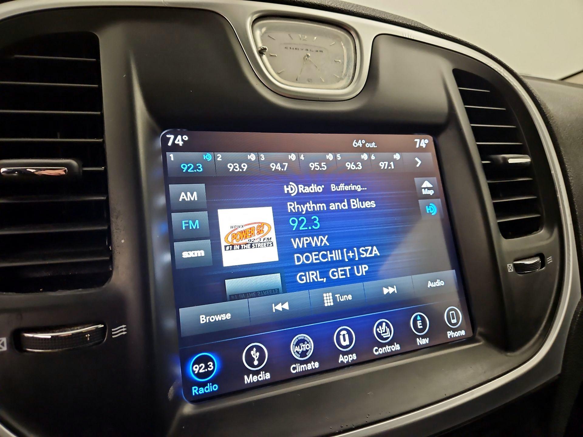 Thumbnail: 2019 Chrysler 300 - 16