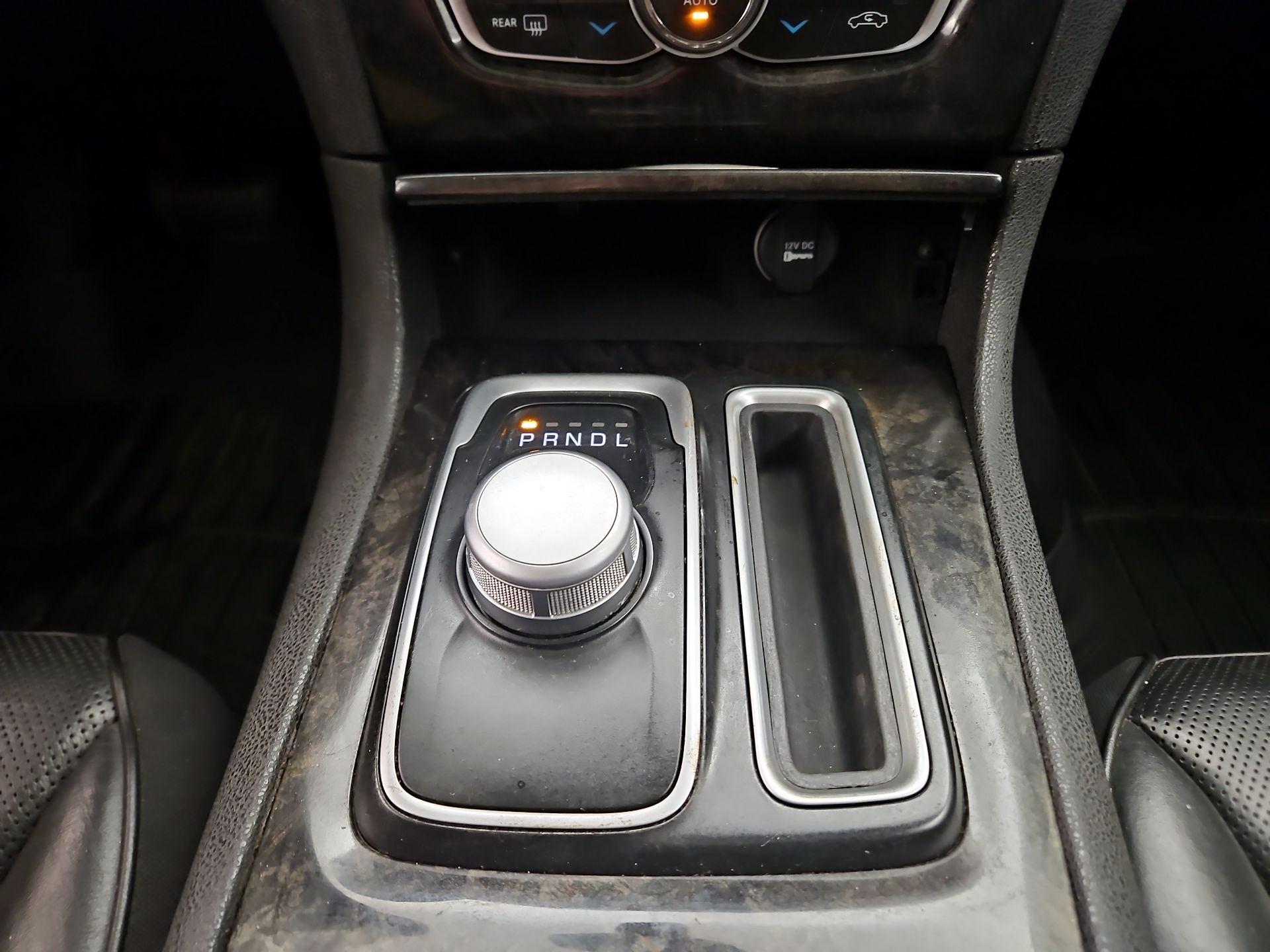 Thumbnail: 2019 Chrysler 300 - 18