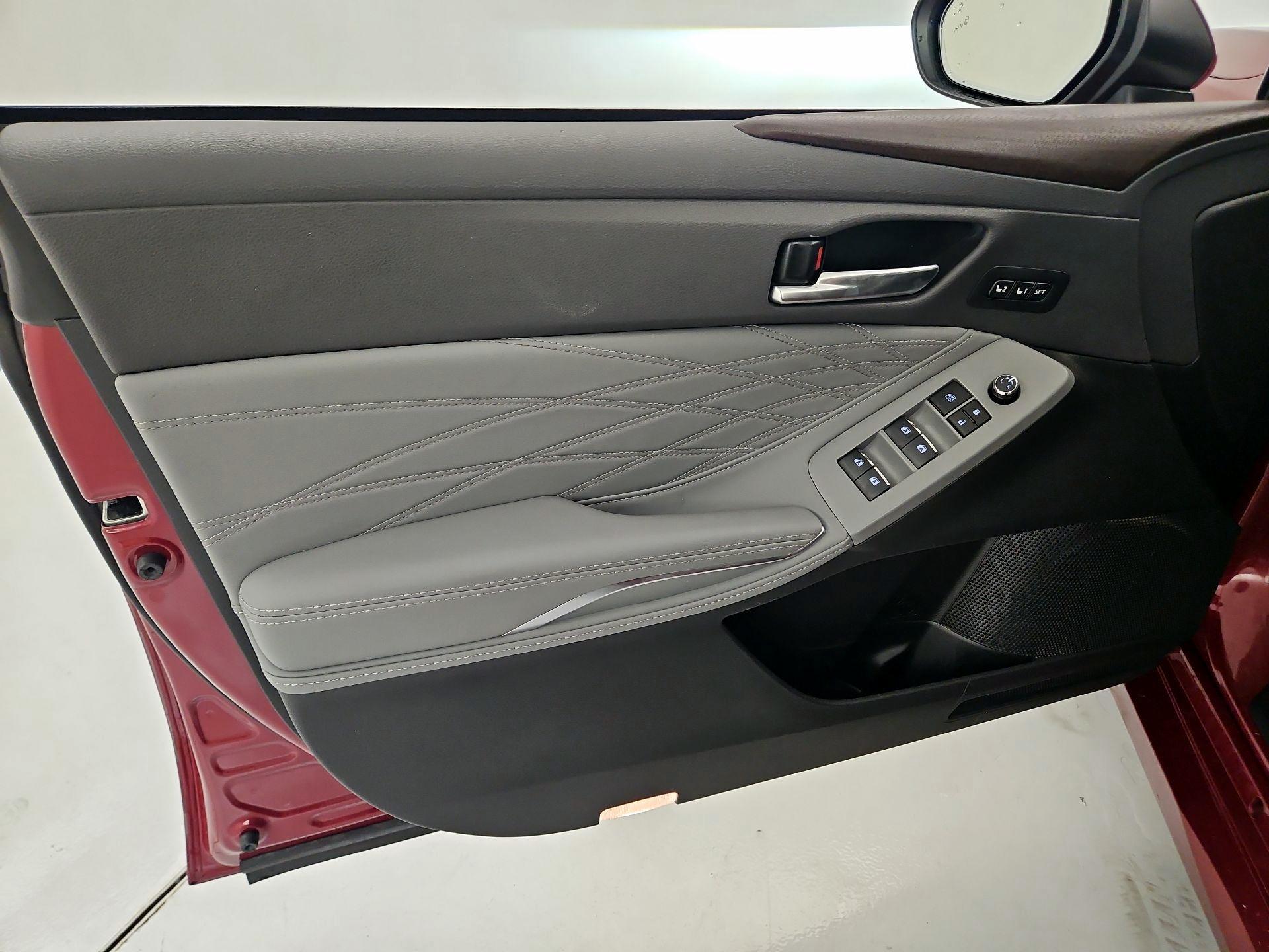 Thumbnail: 2022 Toyota Avalon - 12