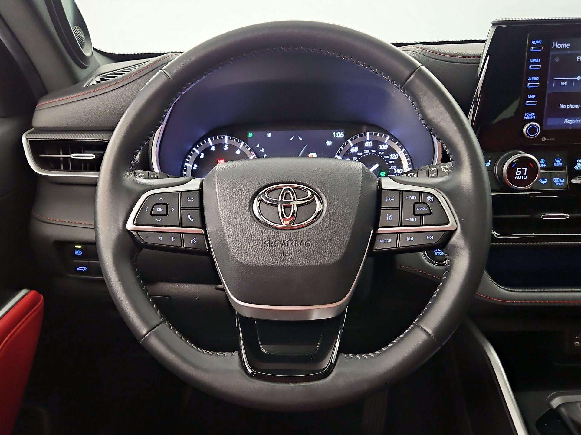 Thumbnail: 2022 Toyota Highlander - 10