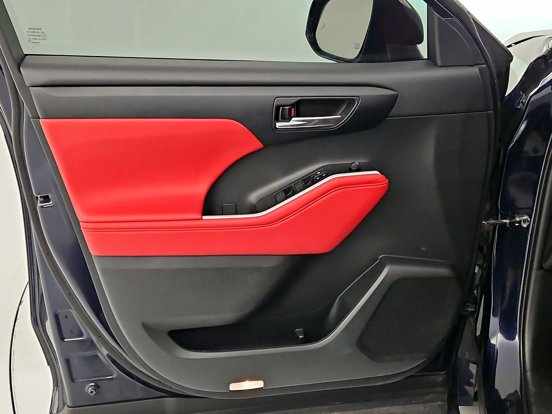 Thumbnail: 2022 Toyota Highlander - 12