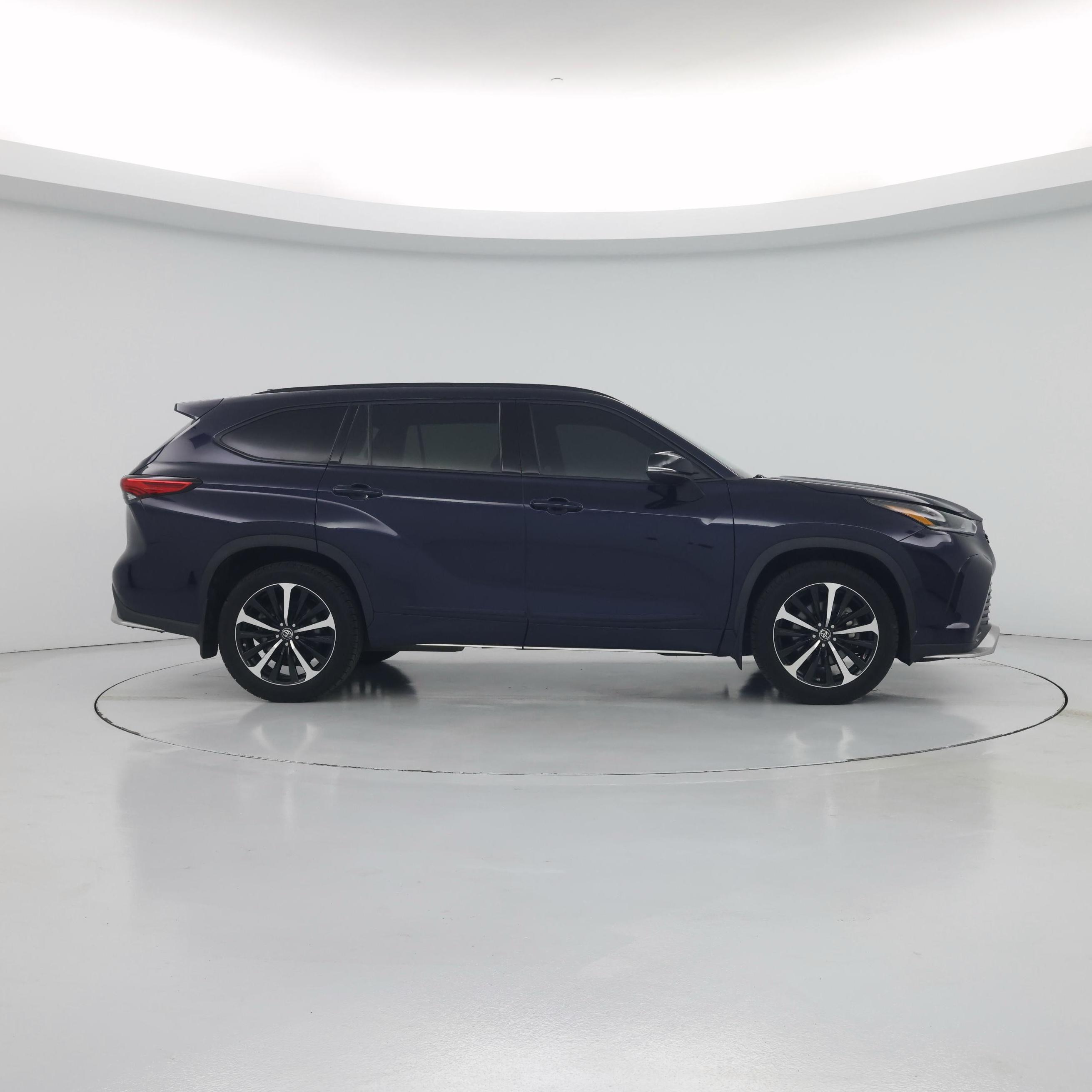 Thumbnail: 2022 Toyota Highlander - 7