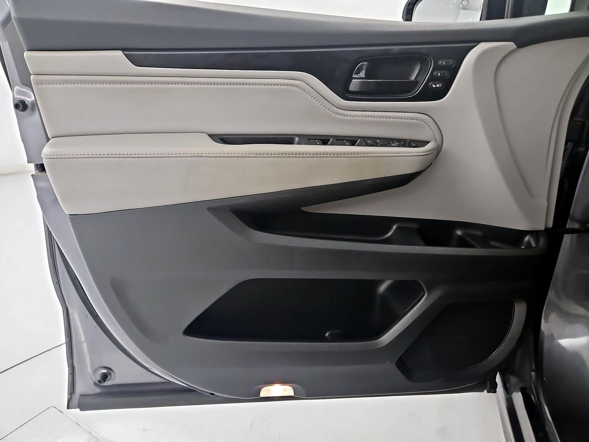 Thumbnail: 2018 Honda Odyssey - 12