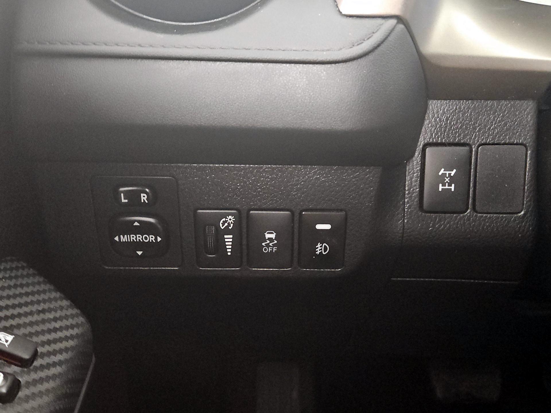 Thumbnail: 2015 Toyota RAV4 - 13