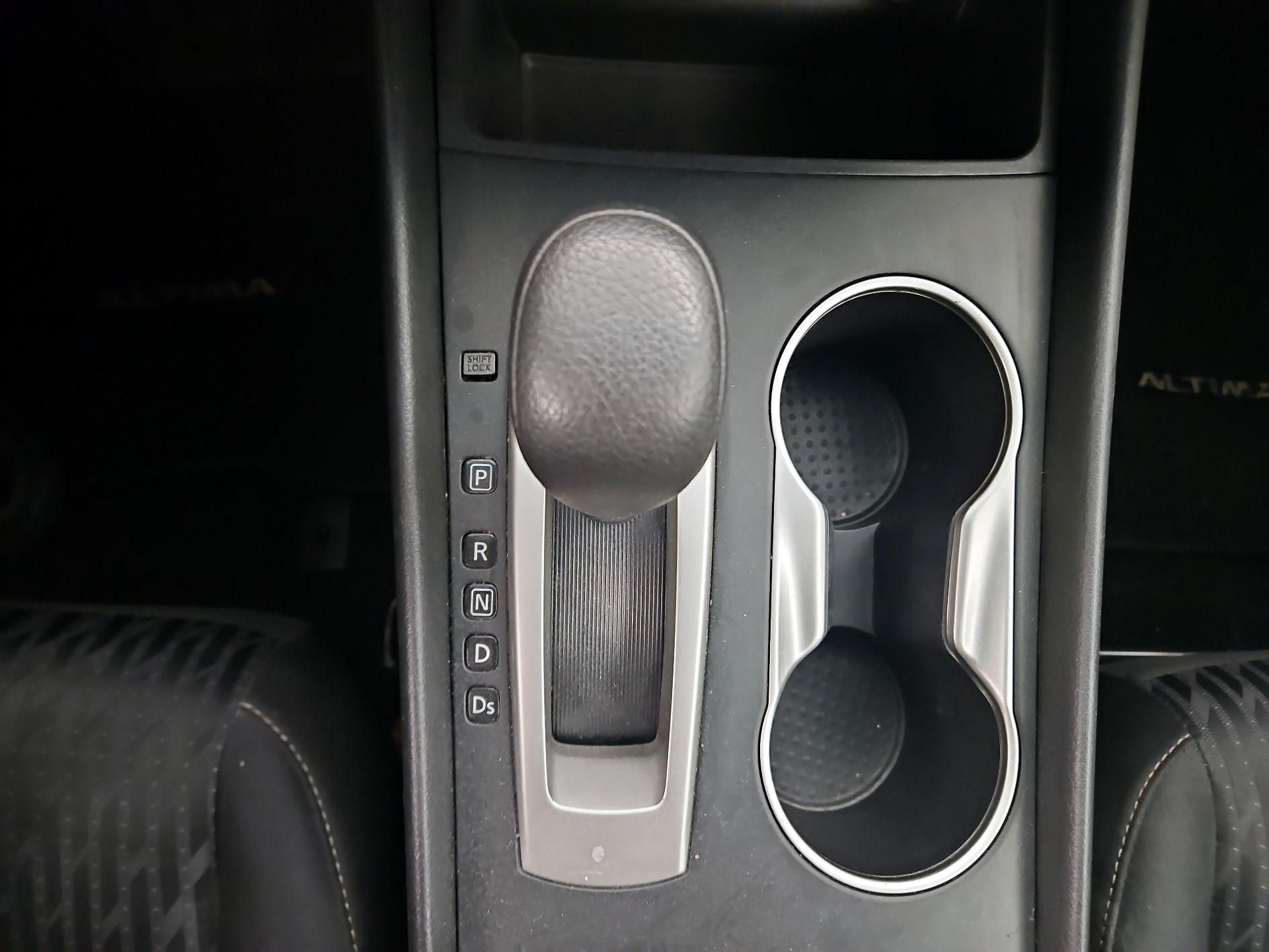 Thumbnail: 2018 Nissan Altima - 17