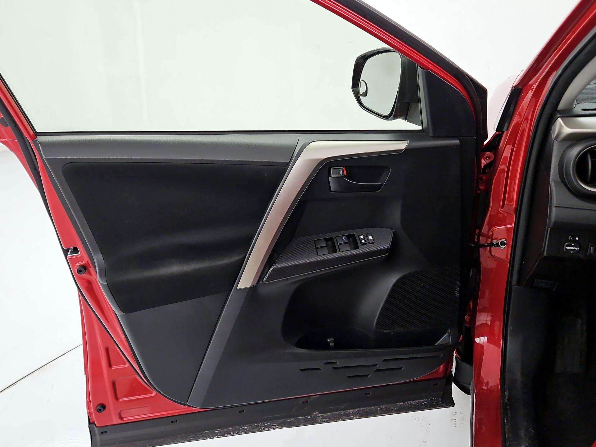 Thumbnail: 2015 Toyota RAV4 - 12