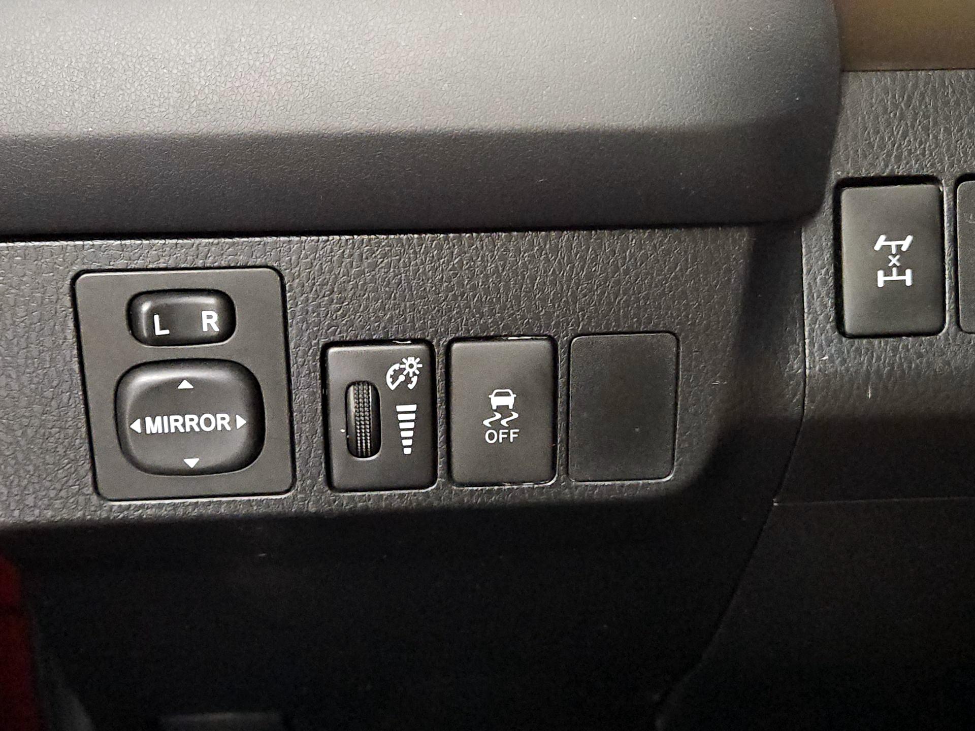 Thumbnail: 2015 Toyota RAV4 - 13