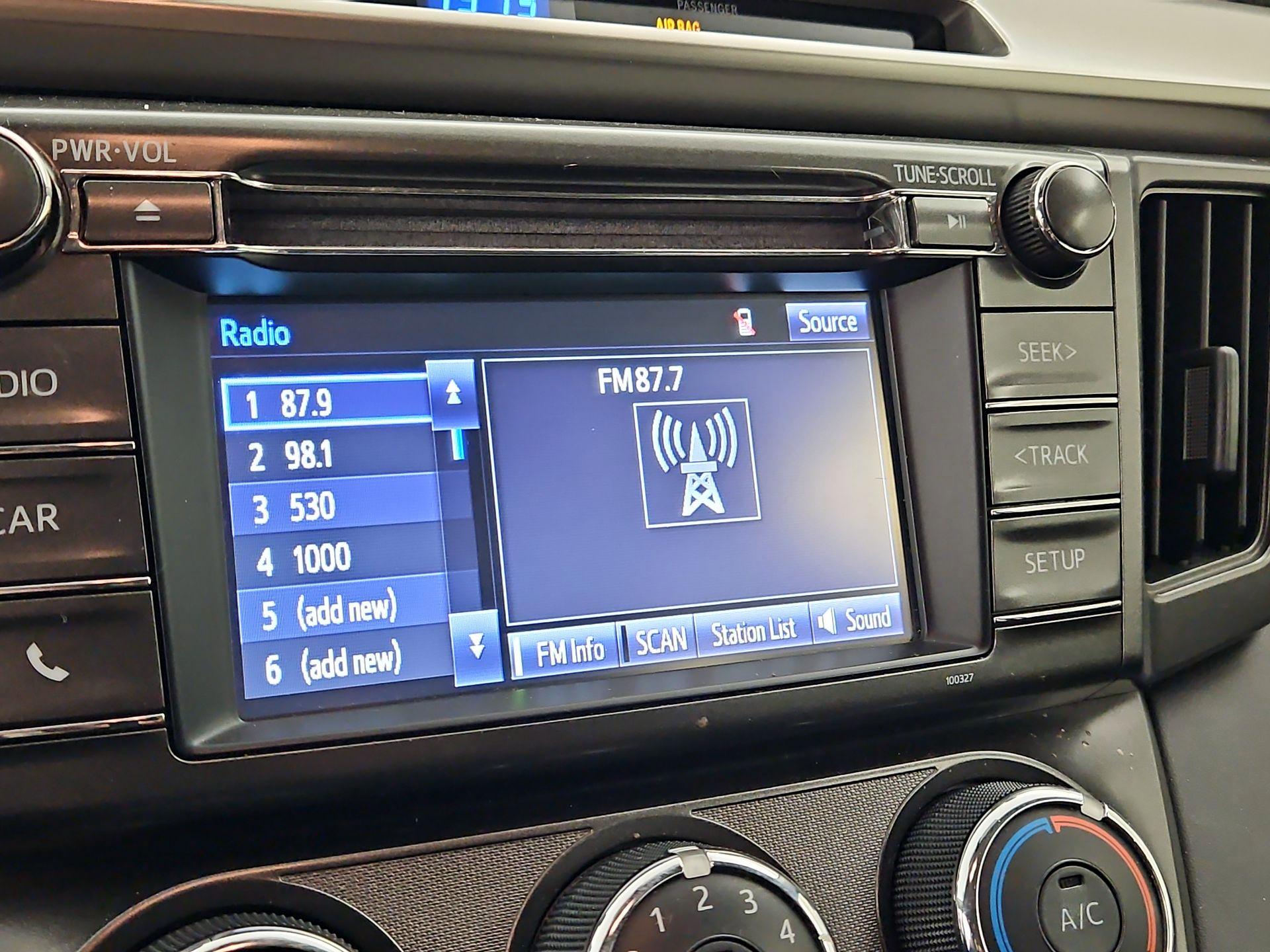 Thumbnail: 2015 Toyota RAV4 - 15