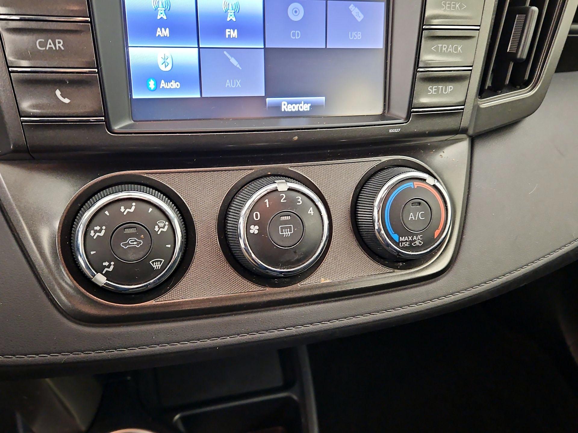 Thumbnail: 2015 Toyota RAV4 - 16