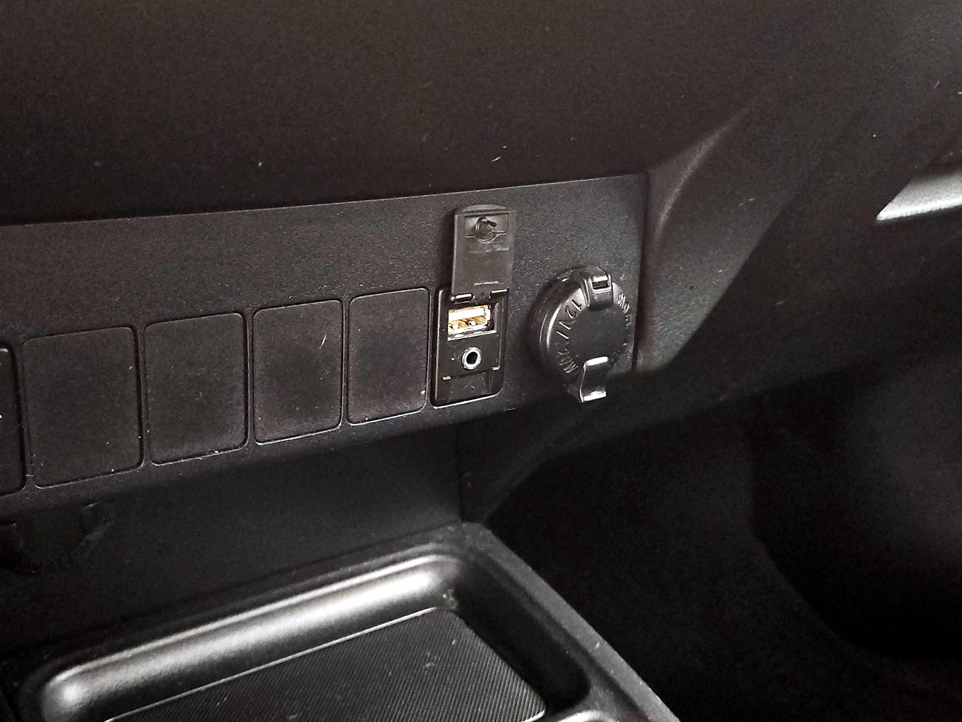 Thumbnail: 2015 Toyota RAV4 - 18