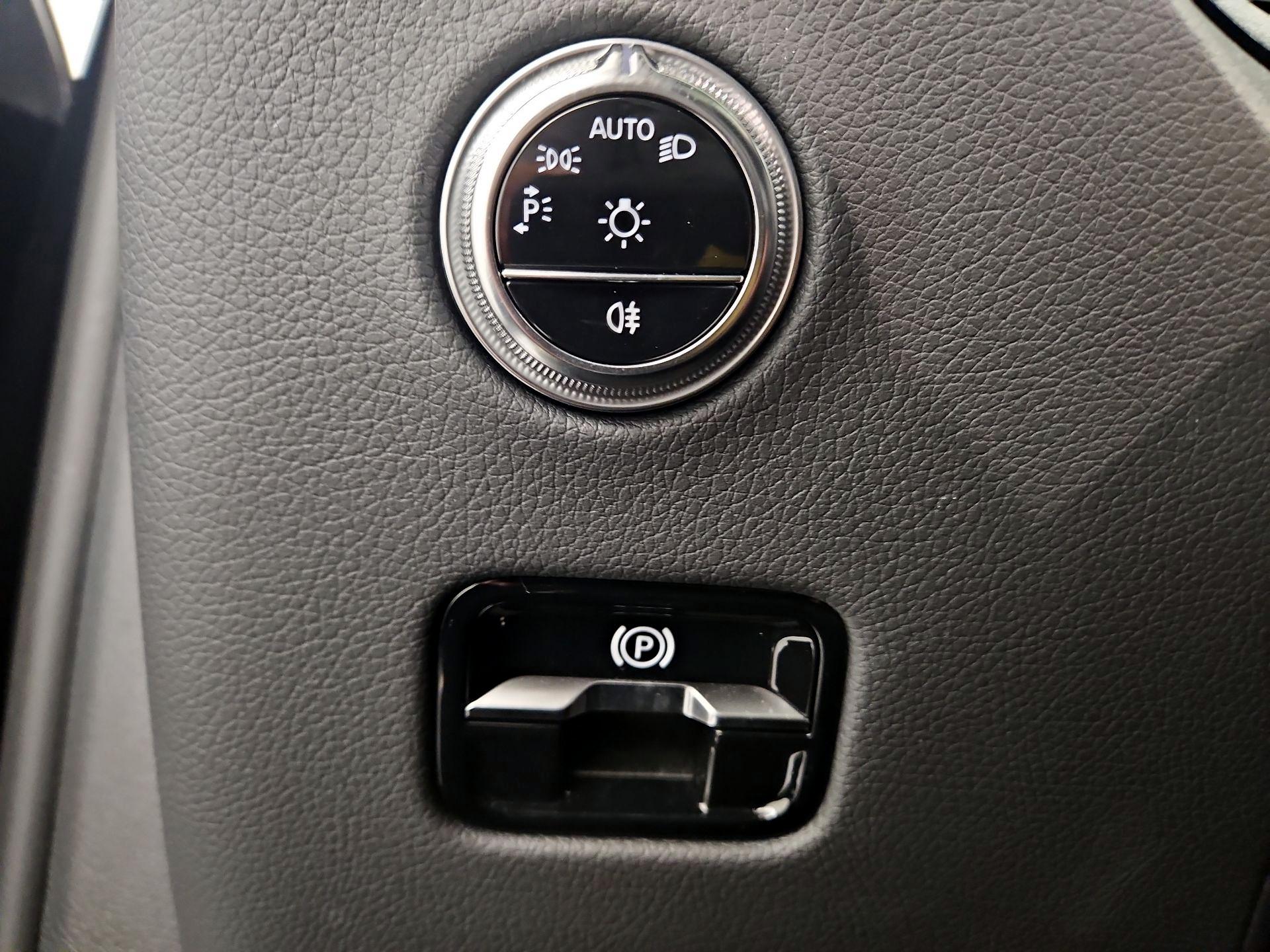 Thumbnail: 2023 Mercedes-Benz GLC - 13