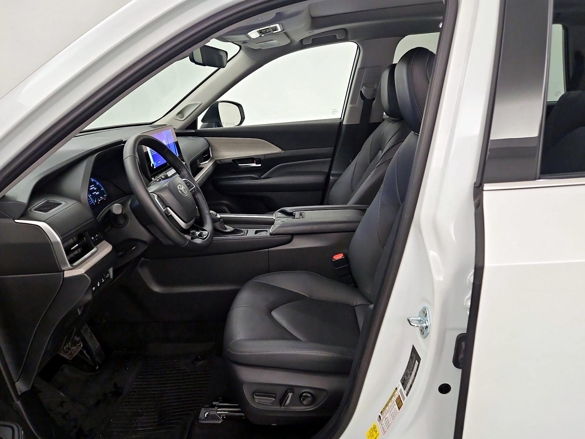 Thumbnail: 2025 Toyota Highlander - 11