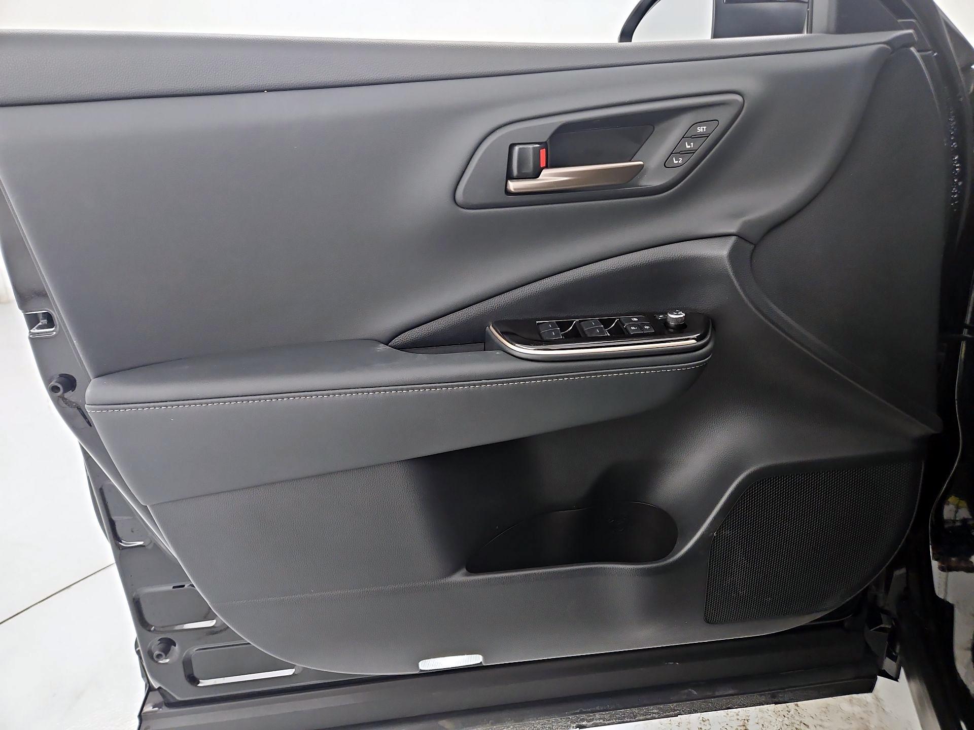 Thumbnail: 2025 Toyota Crown Signia - 12