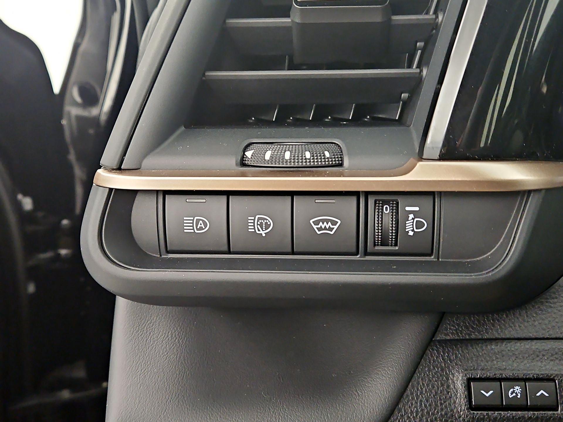 Thumbnail: 2025 Toyota Crown Signia - 13