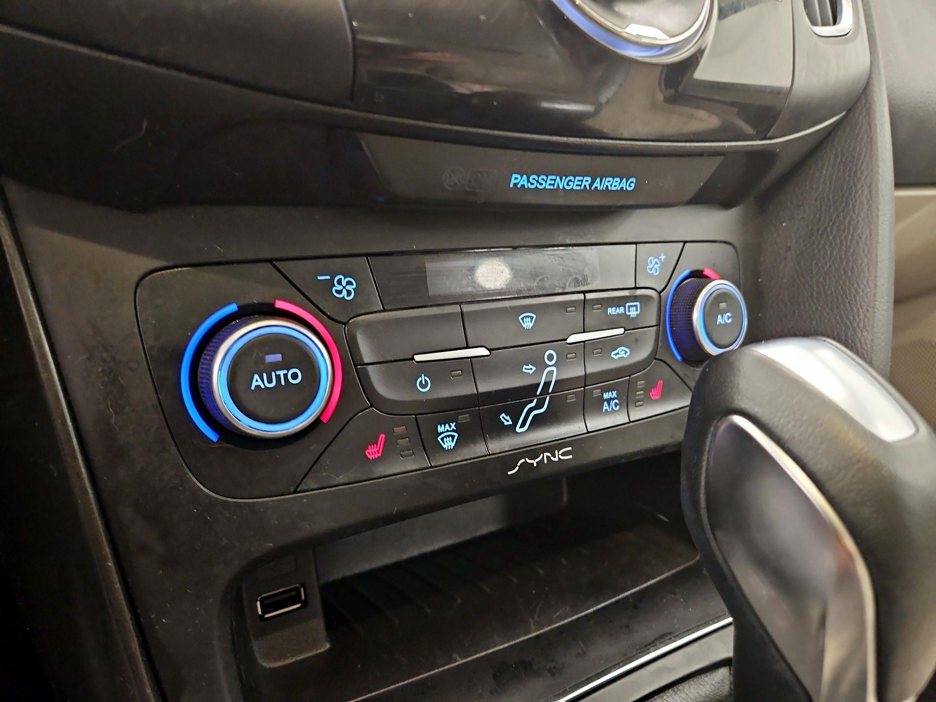 Thumbnail: 2016 Ford Focus - 17