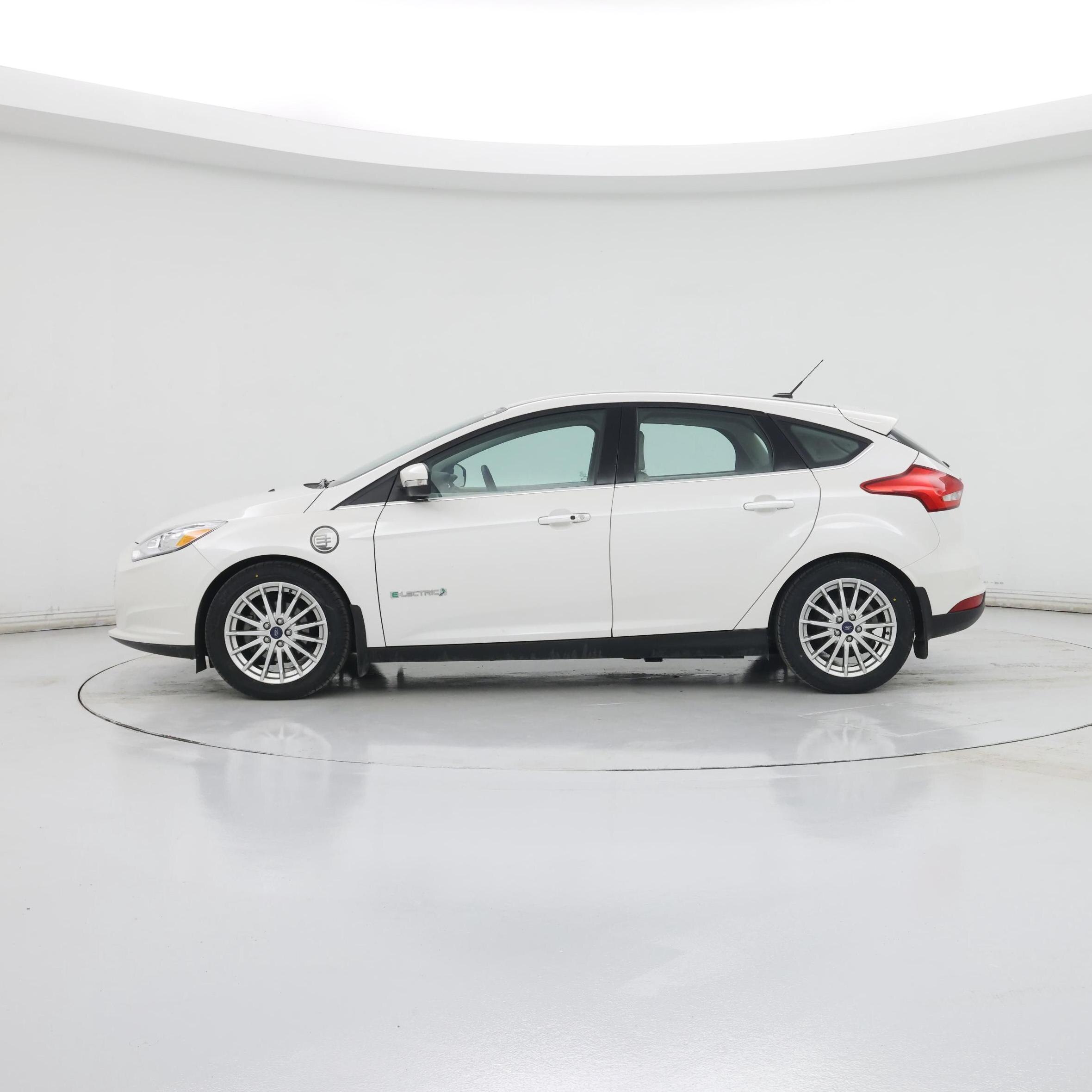 Thumbnail: 2016 Ford Focus - 3