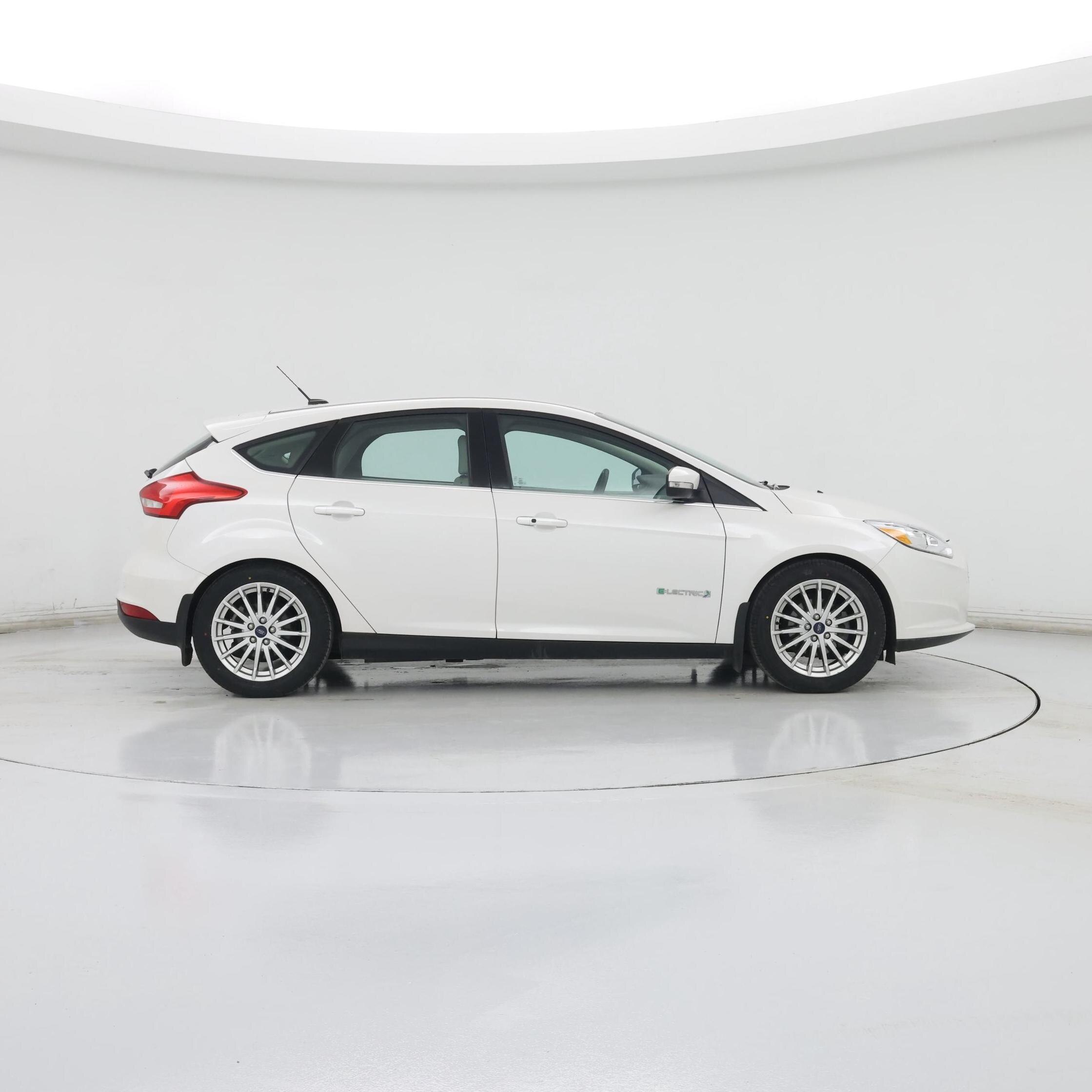 Thumbnail: 2016 Ford Focus - 7