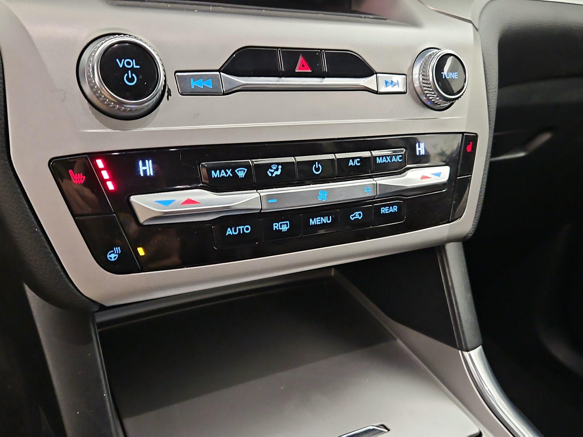 Thumbnail: 2021 Ford Explorer - 17