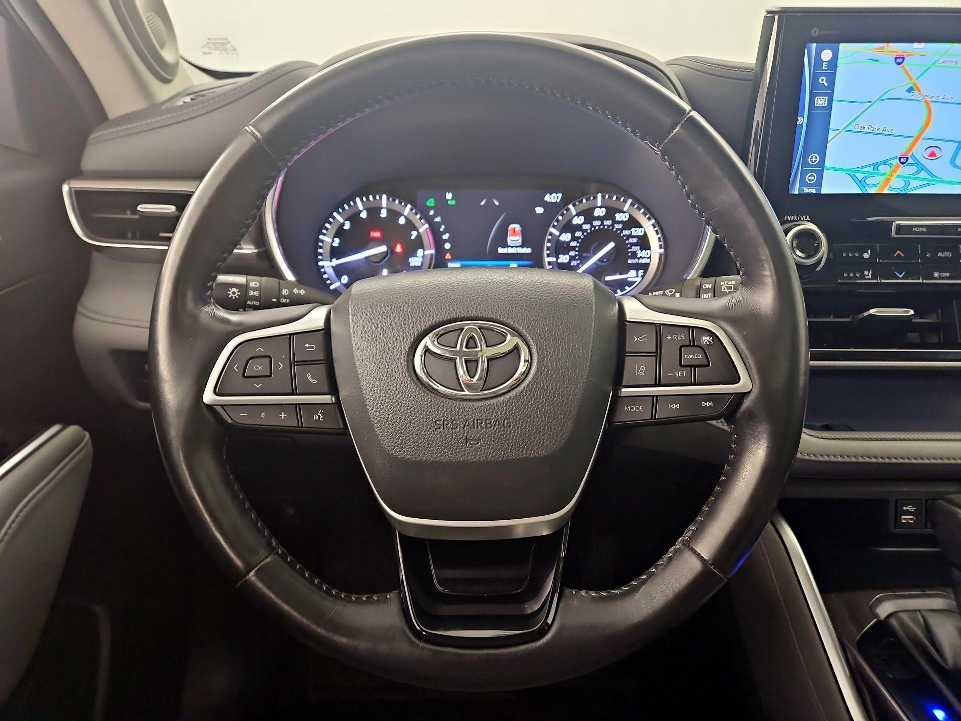 Thumbnail: 2022 Toyota Highlander - 10