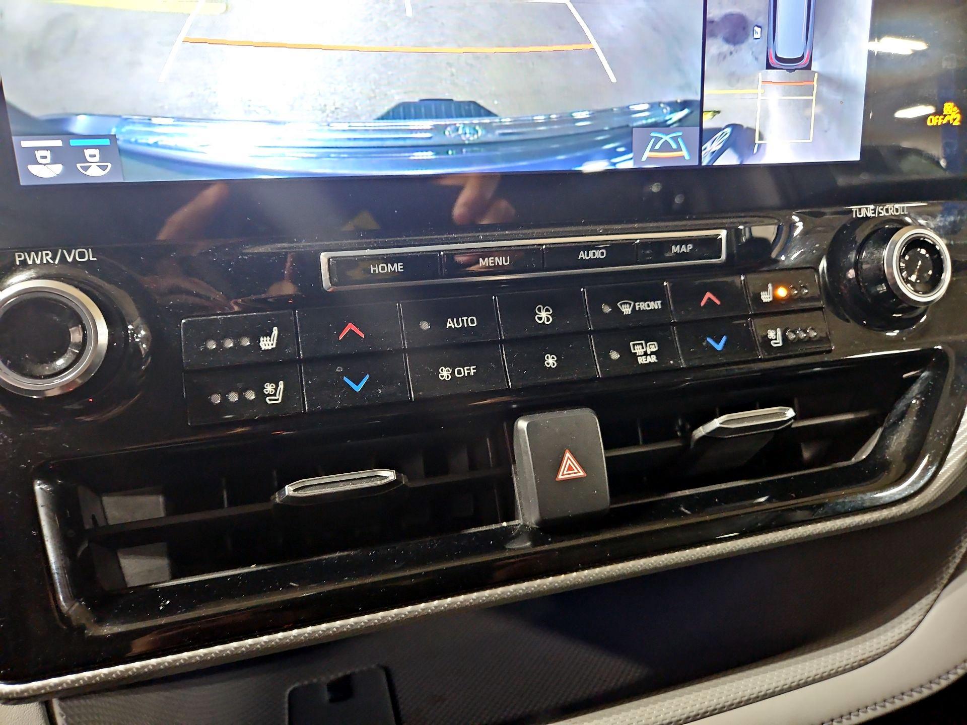 Thumbnail: 2022 Toyota Highlander - 17