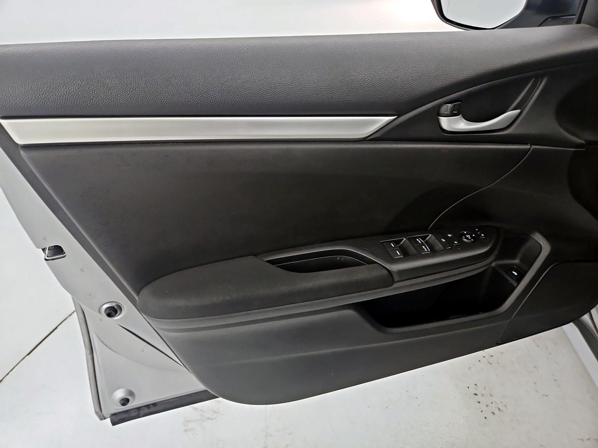 Thumbnail: 2016 Honda Civic - 12