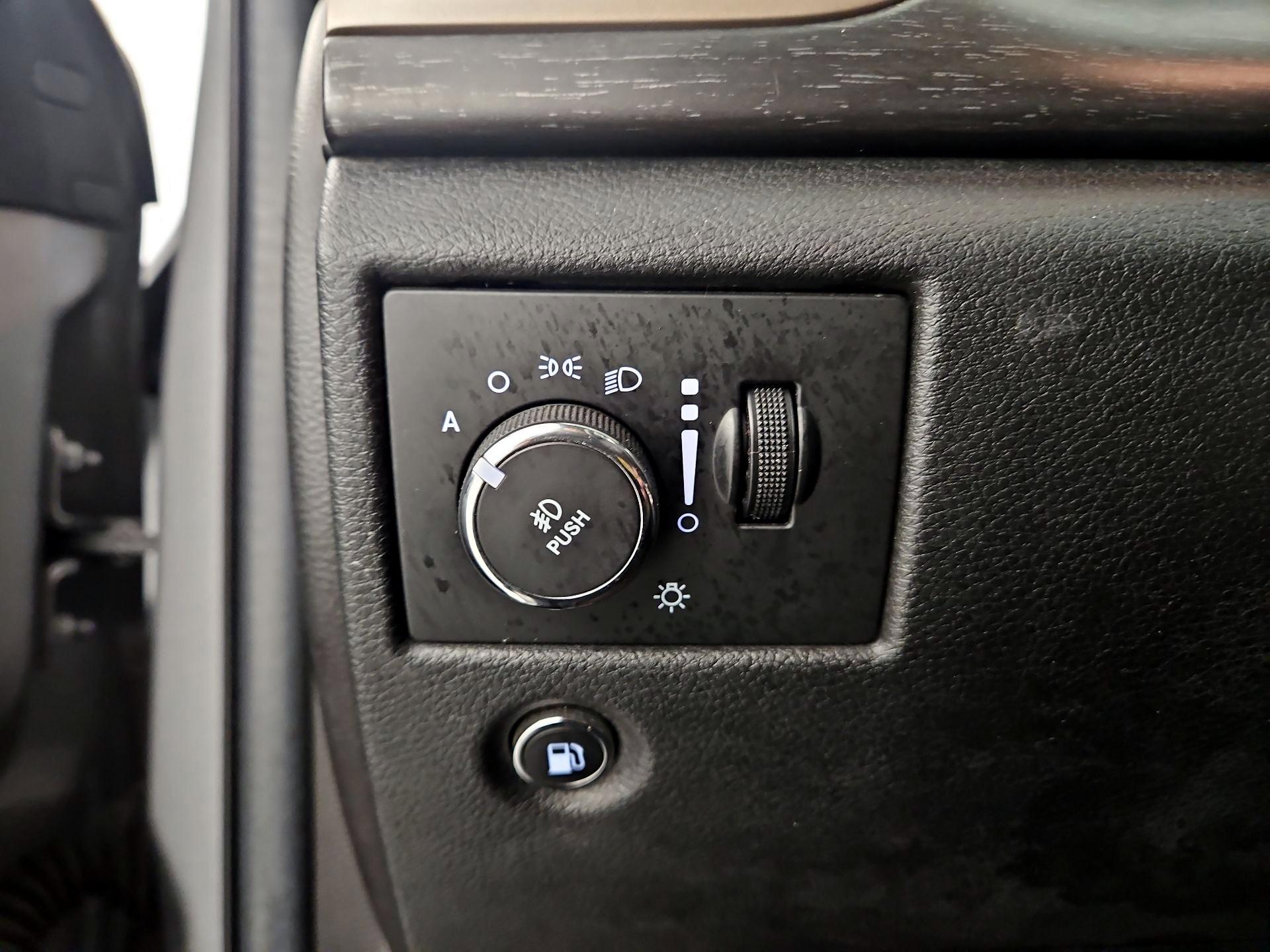 Thumbnail: 2015 Jeep Grand Cherokee - 13