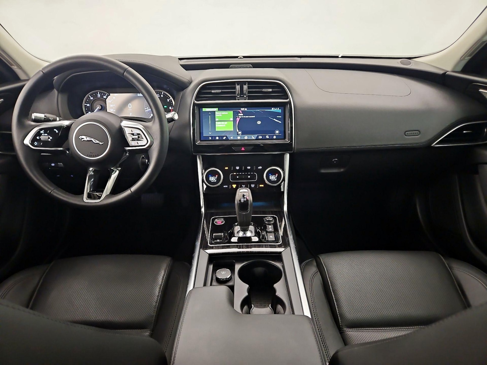 2020 Jaguar XE S - Photo 10