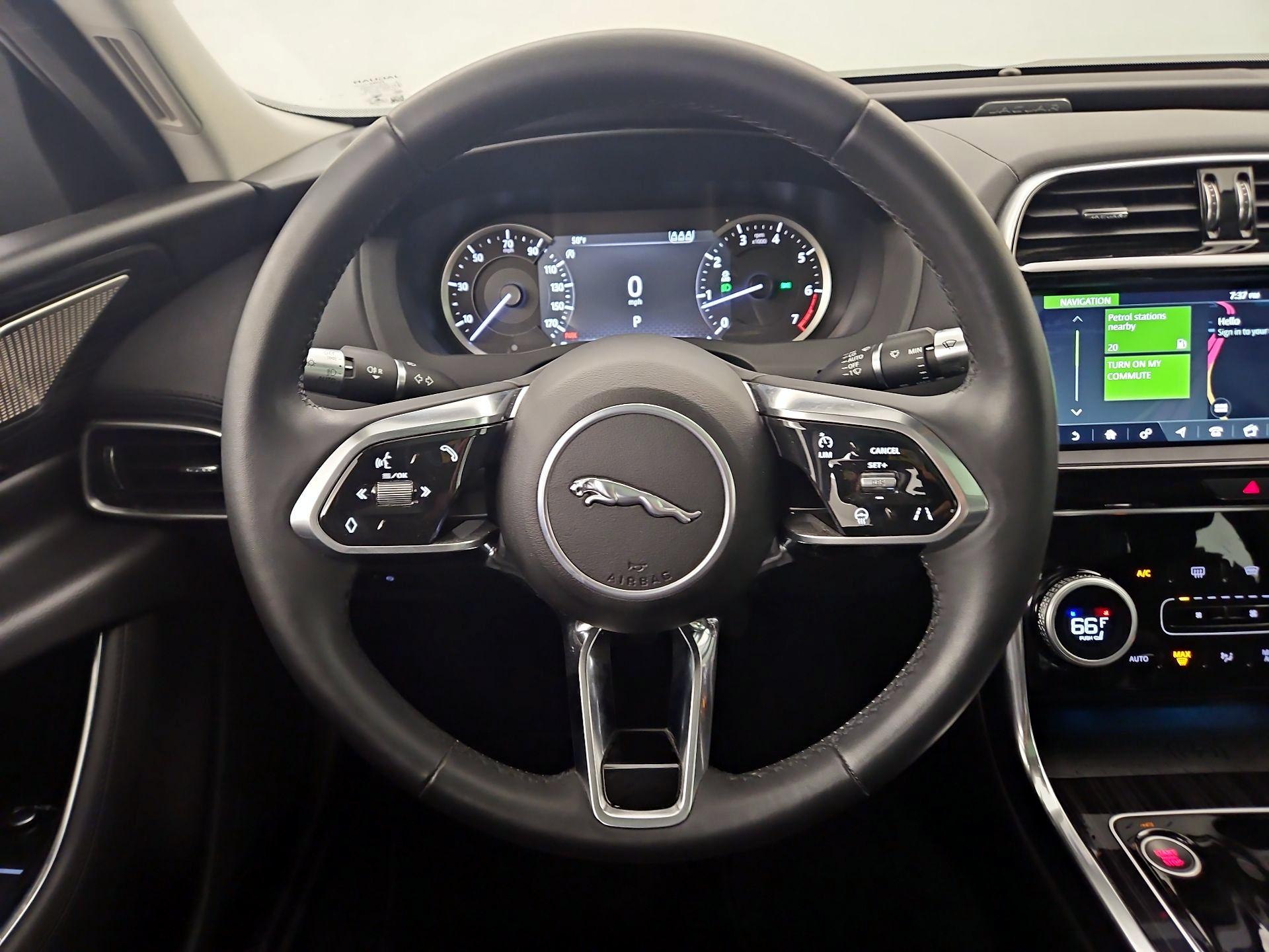 Thumbnail: 2020 Jaguar XE - 10