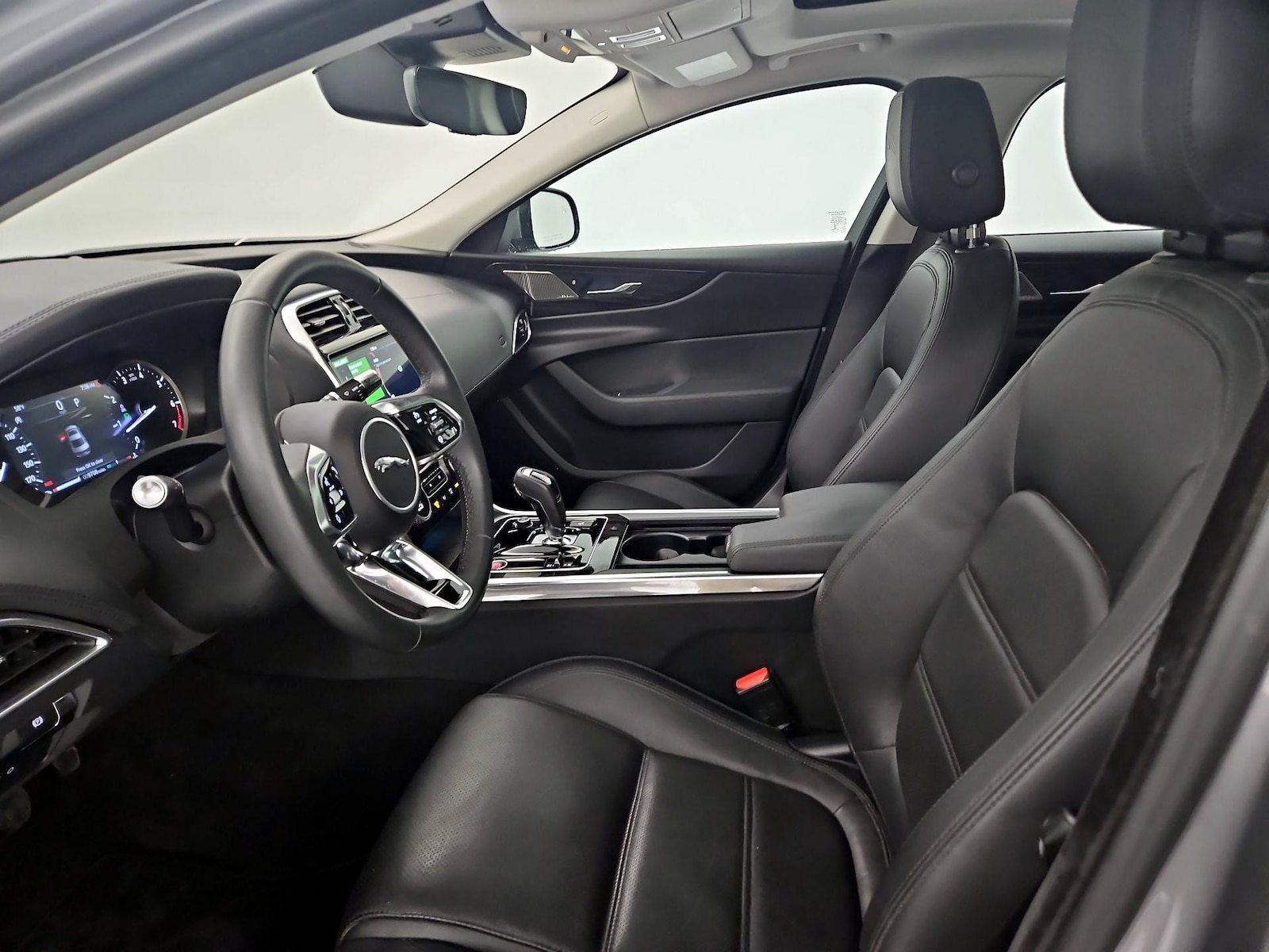 2020 Jaguar XE S - Photo 12