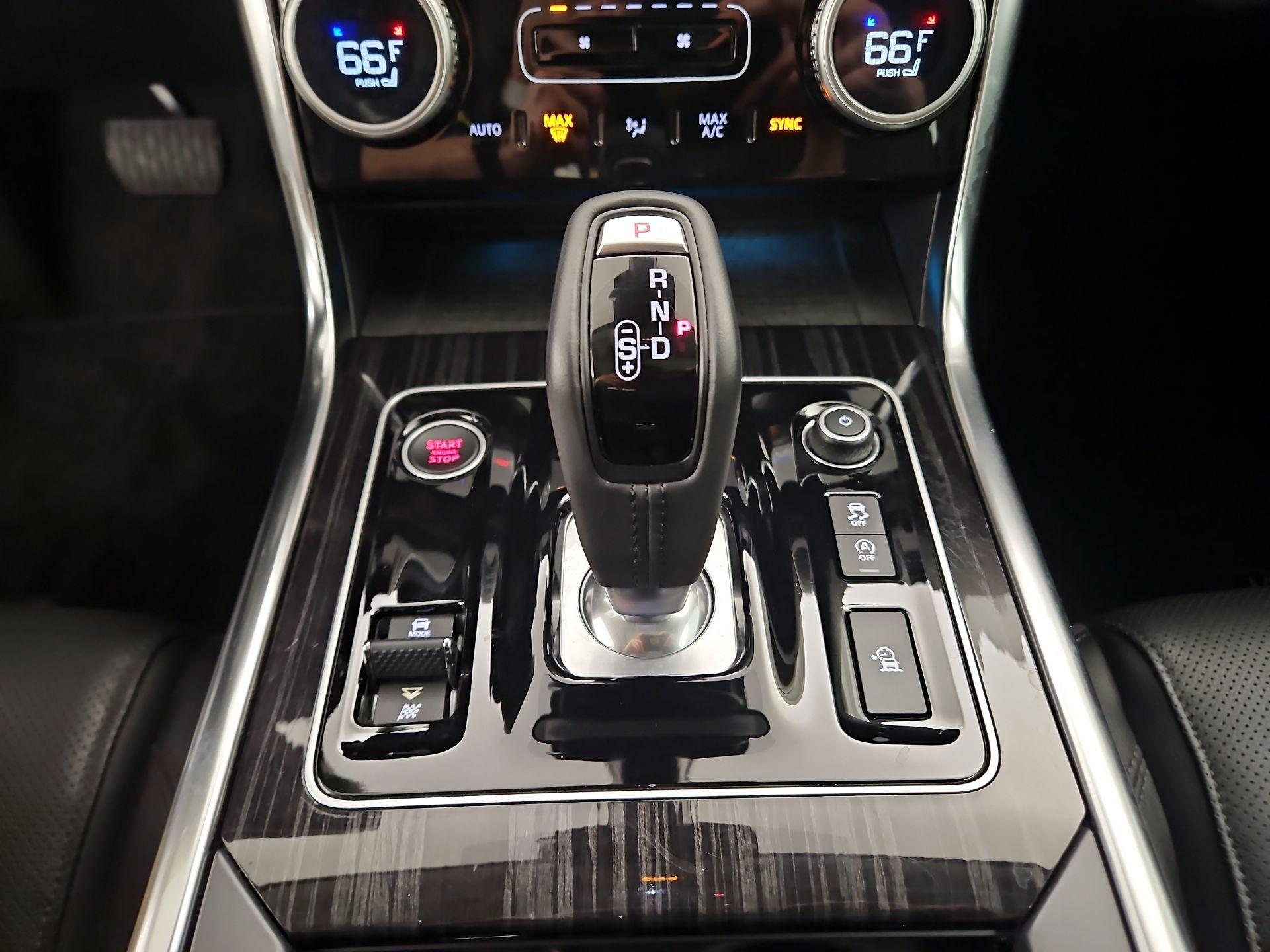 Thumbnail: 2020 Jaguar XE - 18