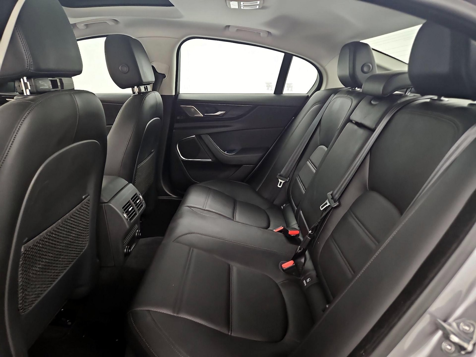 2020 Jaguar XE S - Photo 21