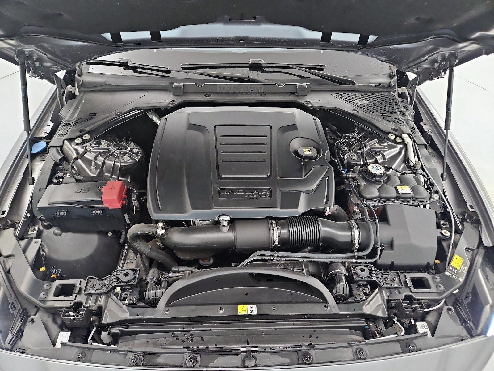 2020 Jaguar XE S - Photo 23
