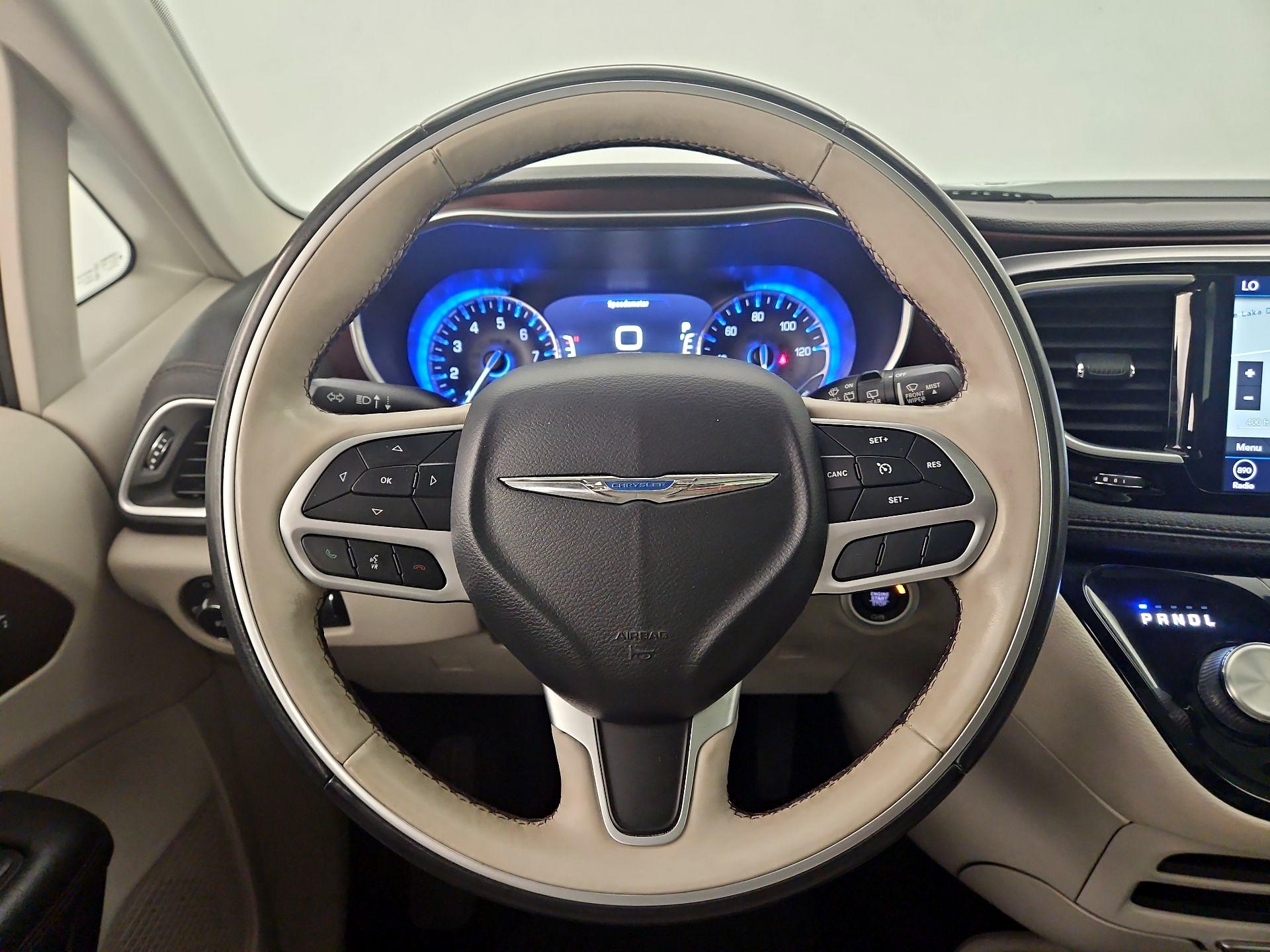 Thumbnail: 2018 Chrysler Pacifica - 10