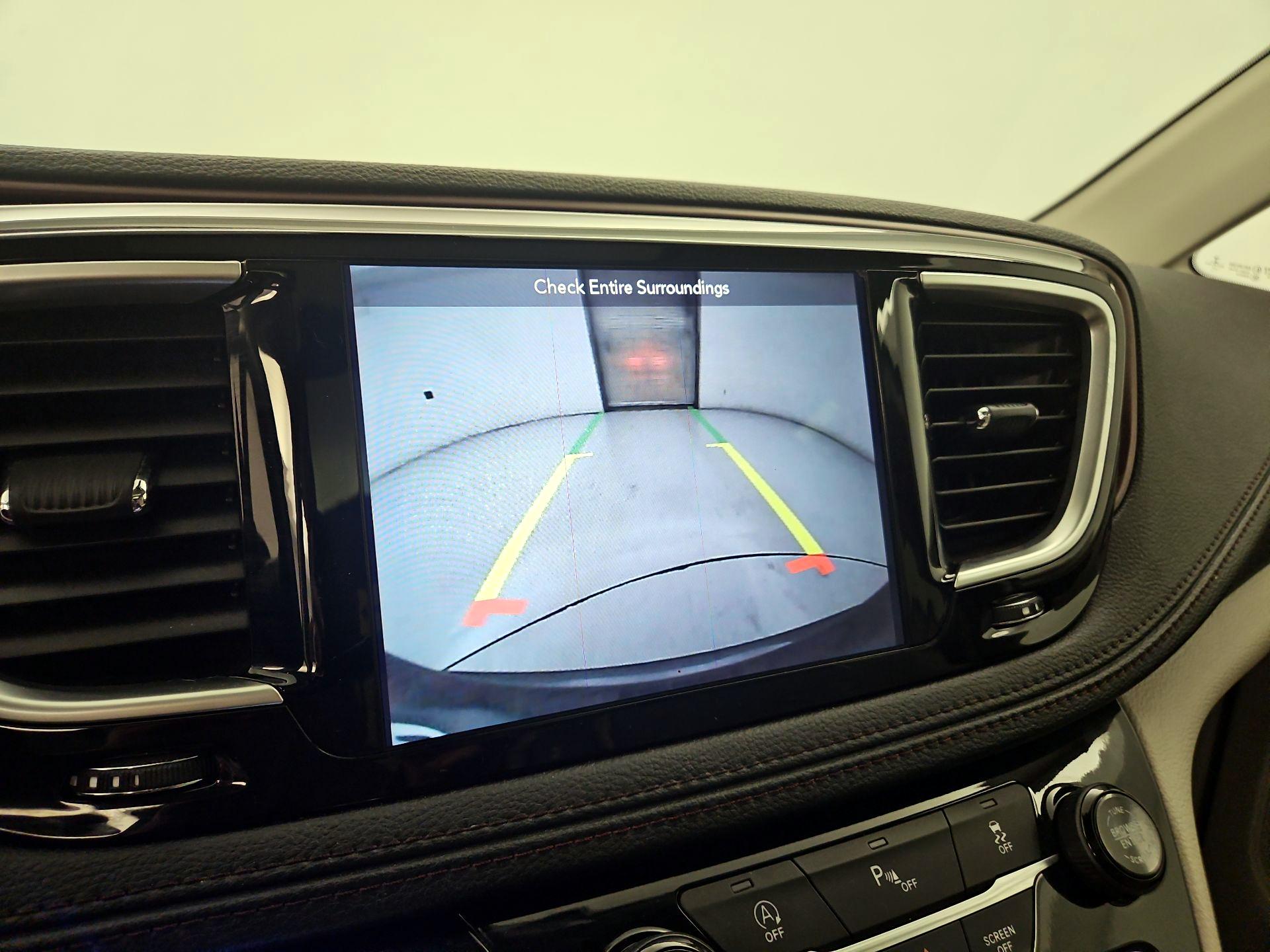 Thumbnail: 2018 Chrysler Pacifica - 15