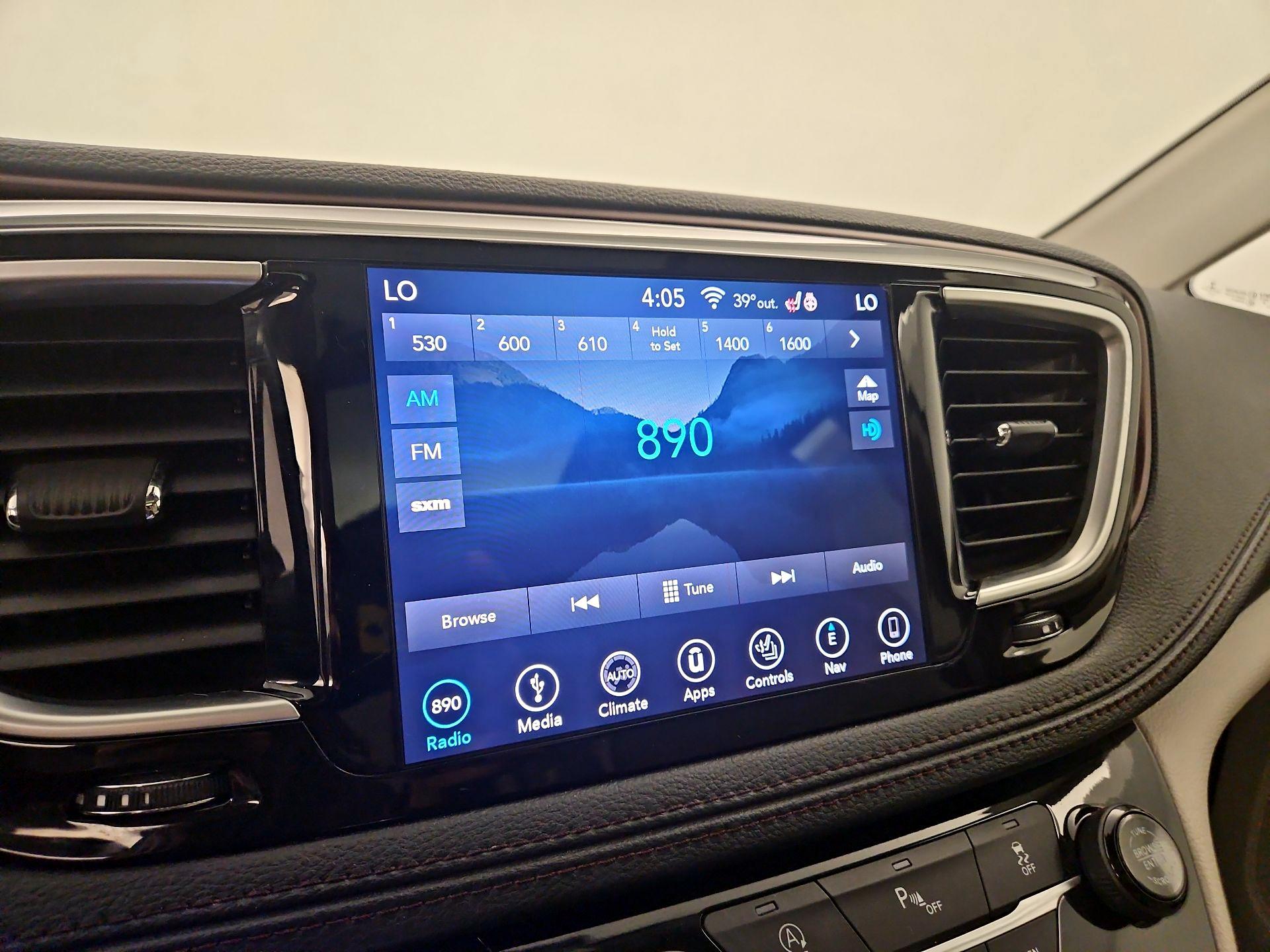 Thumbnail: 2018 Chrysler Pacifica - 16