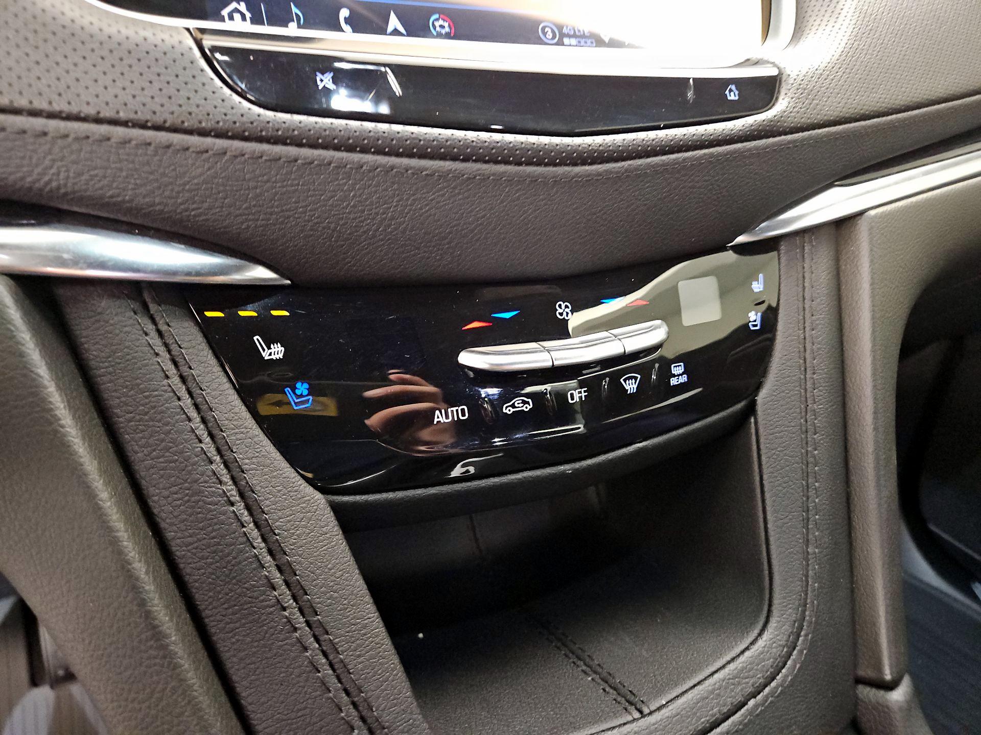 Thumbnail: 2023 Cadillac XT5 - 17